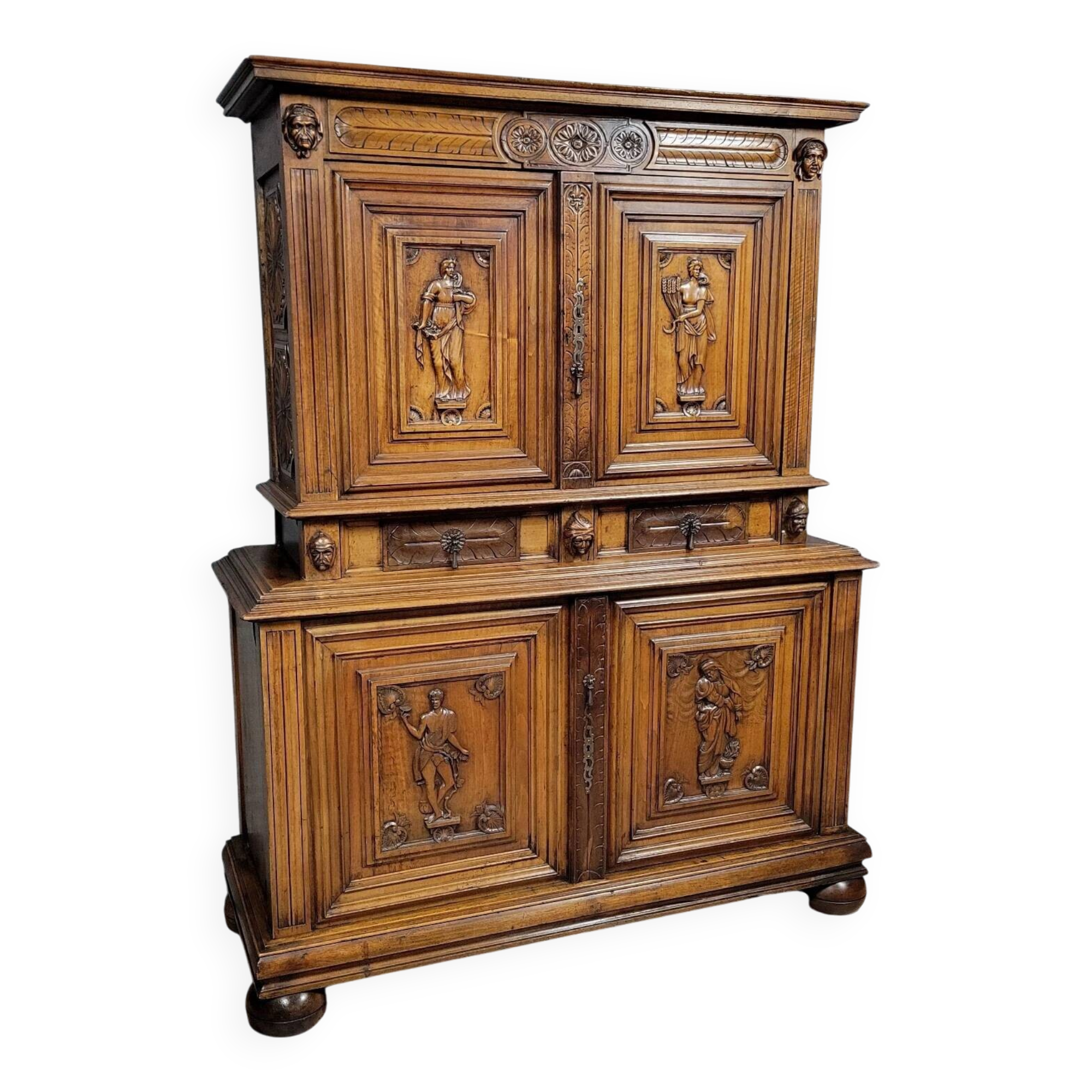Bellifontain cabinet with 4 recessed panels, 17th century, in solid walnut