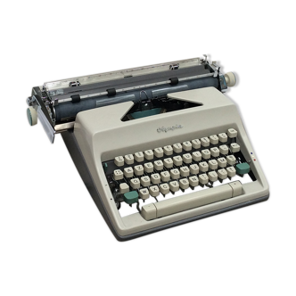 Machine à écrire Olympia vintage avec sa valise et le clé dimension : hauteur -15cm-L-43cm-Pr-33cm-