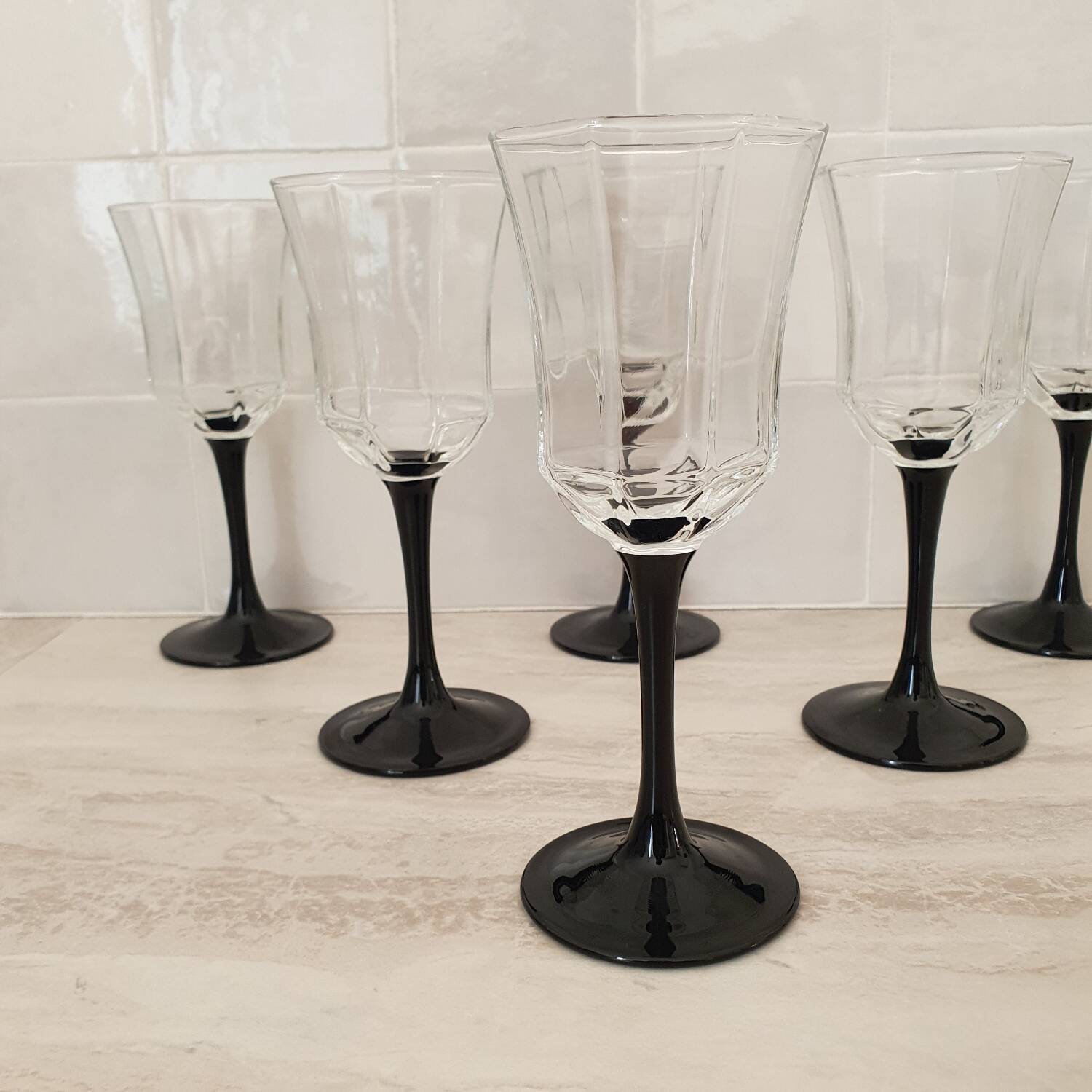 6 Octime octagonal black-footed wine glasses