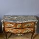 Commode de style Louis XV en marqueterie vers 1920