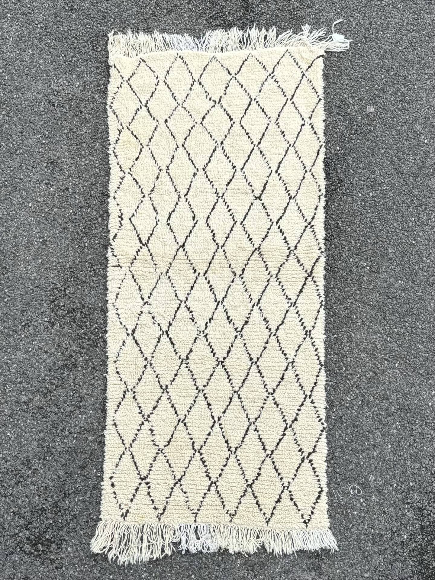 Vintage Beni Ouarain Berber rug