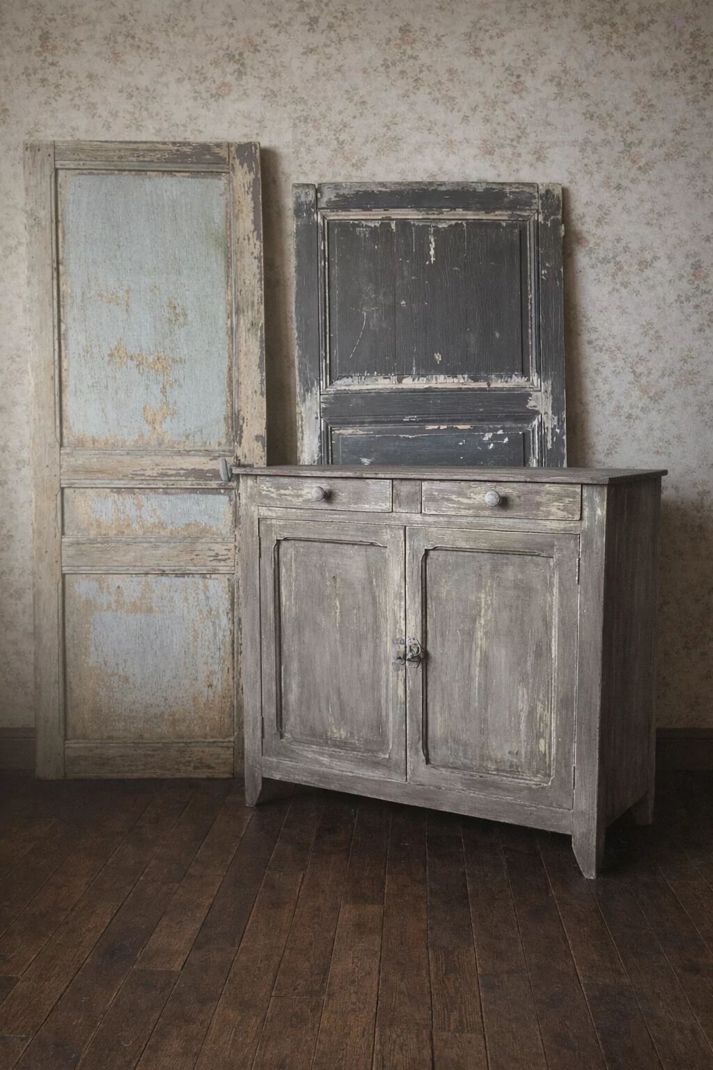 Parisian buffet in beech from the early 20th century with an antique finish.