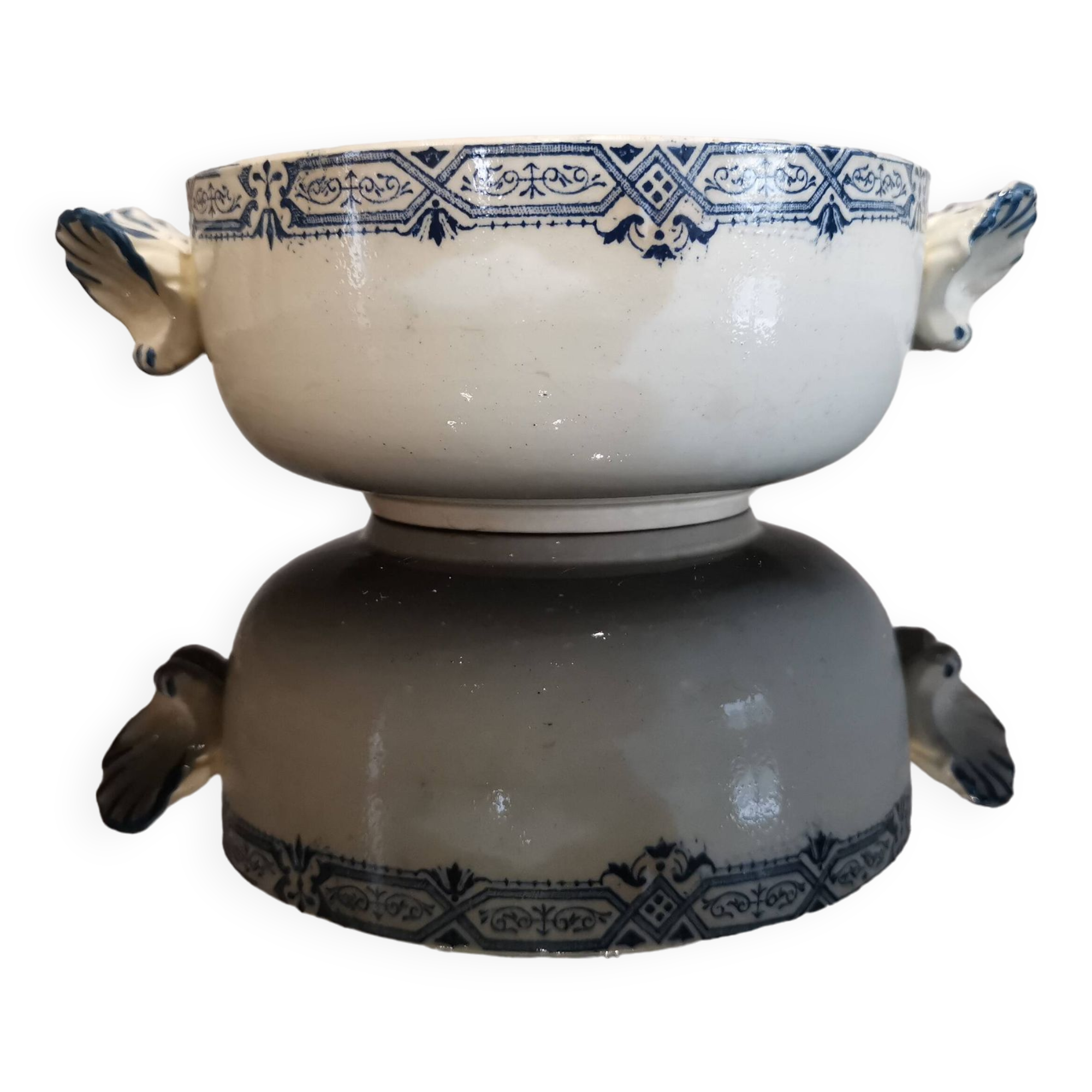 Butterfly ear bowl in iron clay with blue patterns