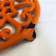 Dessous de plat en fonte orange