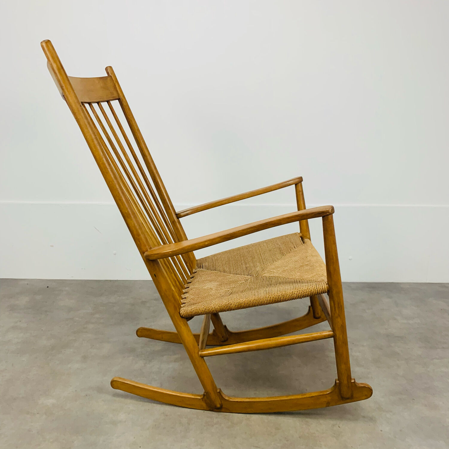 Rocking chair Hans Wegner J16 Scandinavian