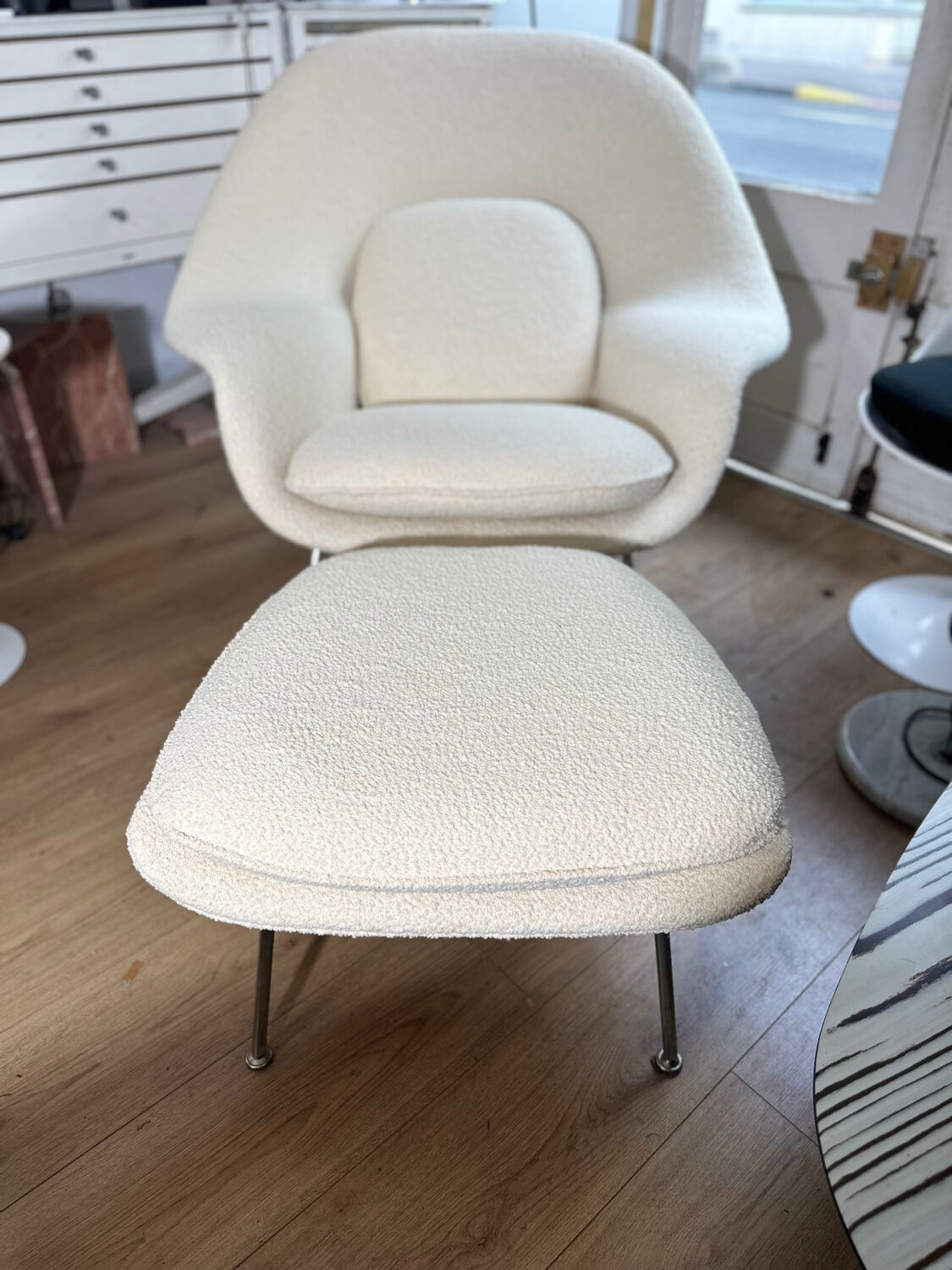 Womb Chair and Ottoman Eero Saarinen for Knoll