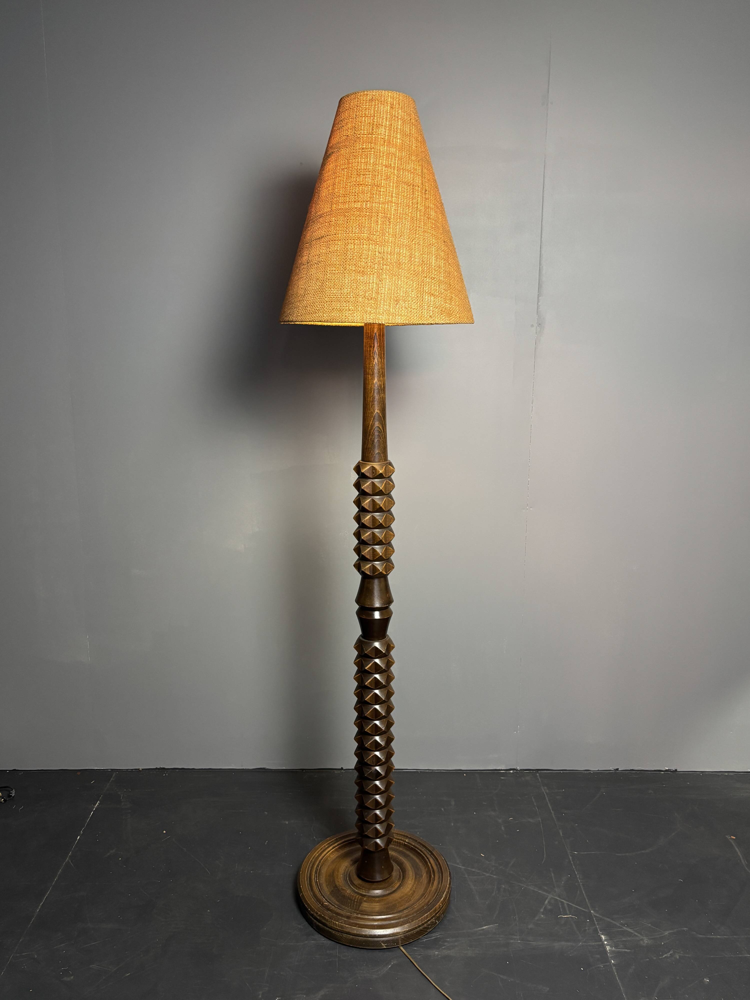 Lampadaire brutaliste du milieu du siècle dans le style de Charles Dudouyt, années 1950.
