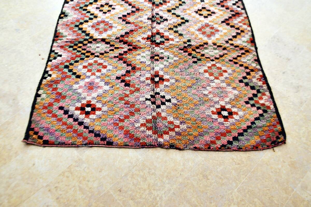 Moroccan Berber rug Boujaad vintage 307 x 180 cm Excellent condition