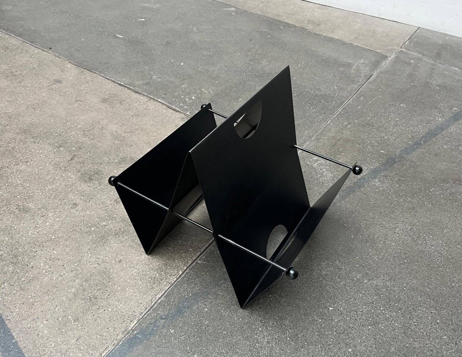 Postmodern Italian metal magazine rack, 1980s