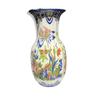Cermal vase painted with floral motif