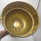 Old planter on foot in hammered brass pushed back height 44 cm