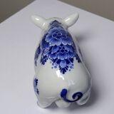 Small vintage Dutch porcelain Delft blue pig collection