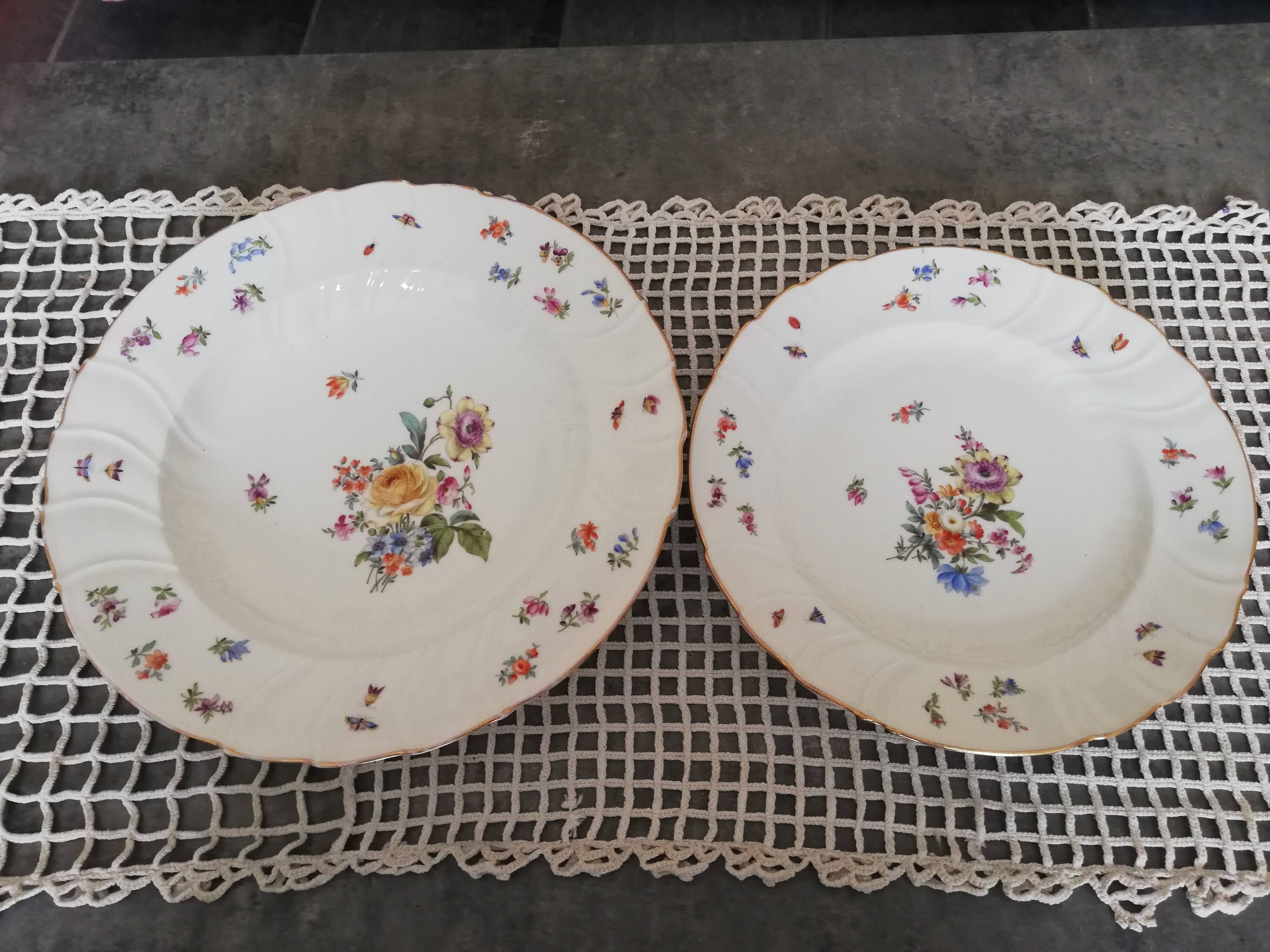 Set of two vintage round bohemian porcelain dishes