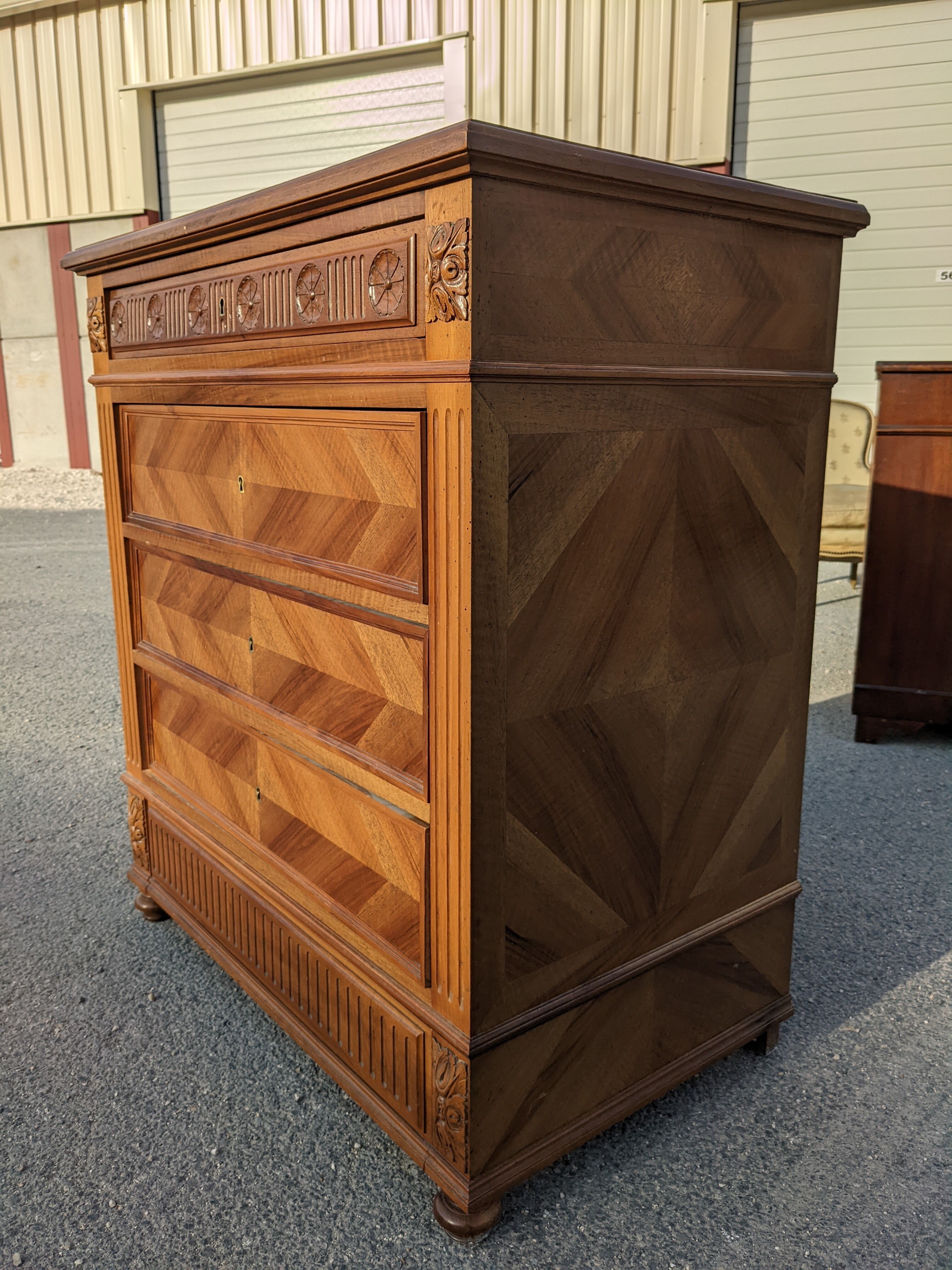 Commode style empire