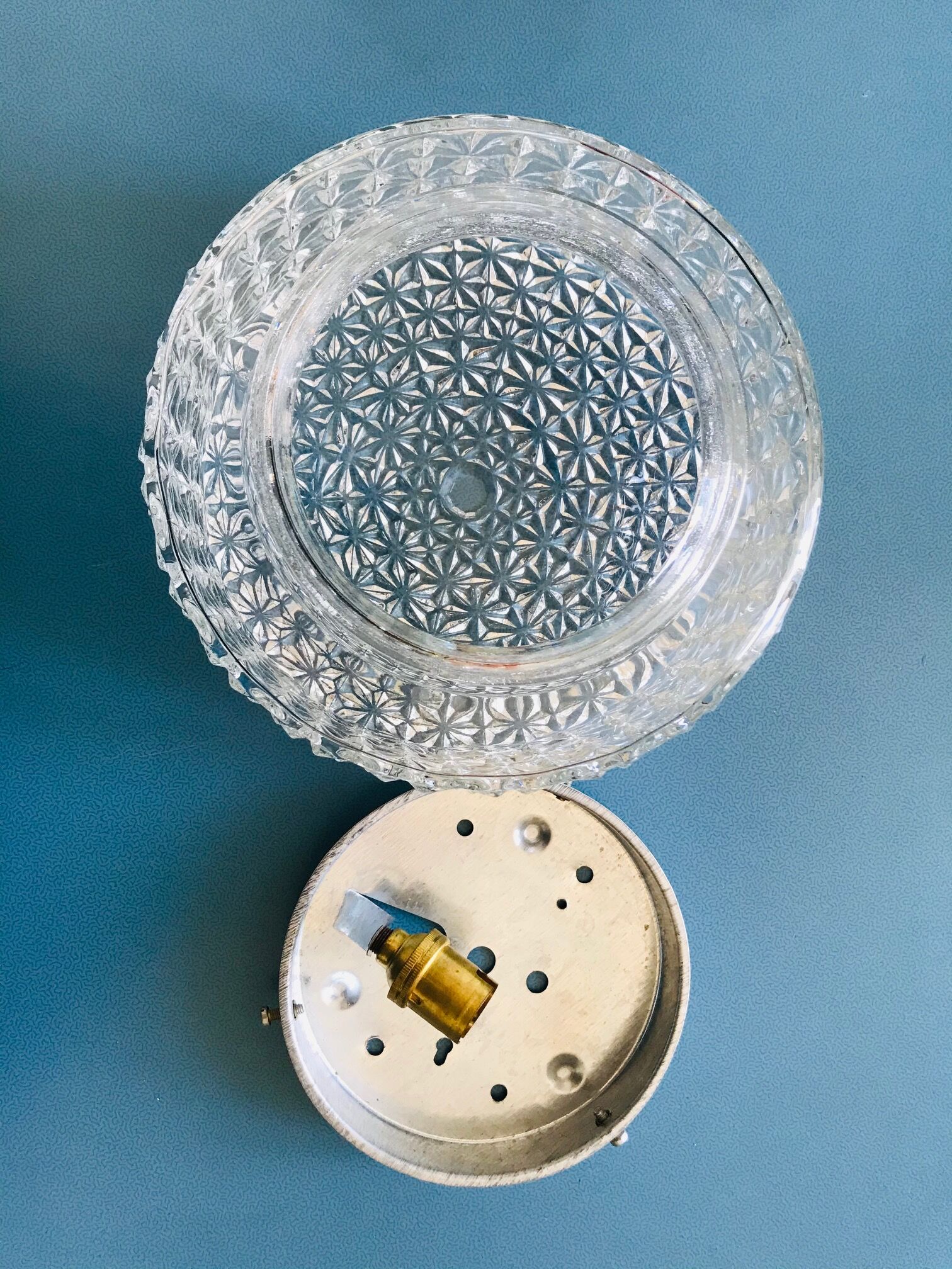 Round ceiling light in chiseled glass