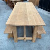 Oak farmhouse table and its 2 benches