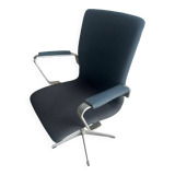 Fritz Hansen 'Oxford' Arne Jacobsen swivel chair — black wool upholstery, aluminium base, 1970s