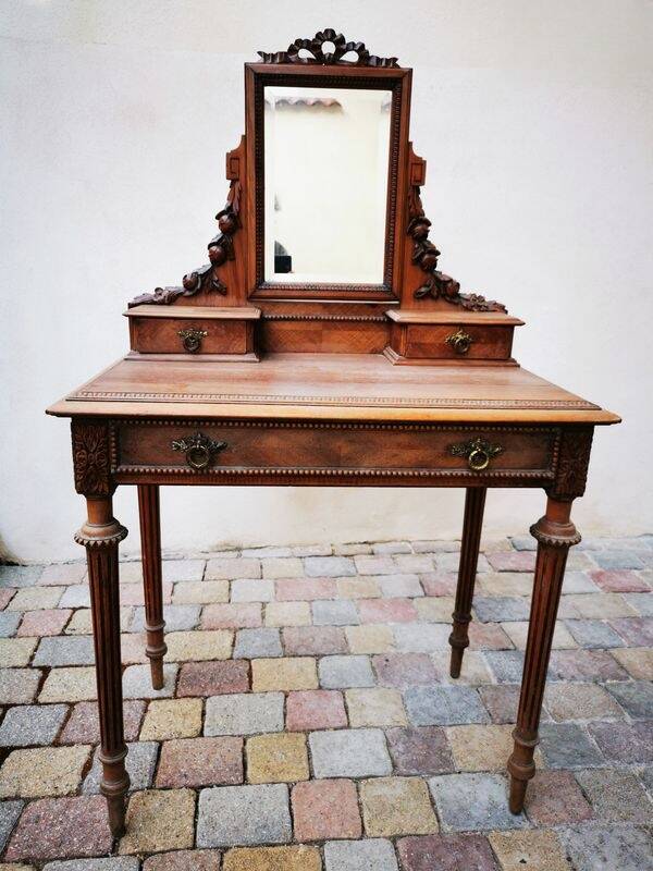 Coiffeuse ancienne
