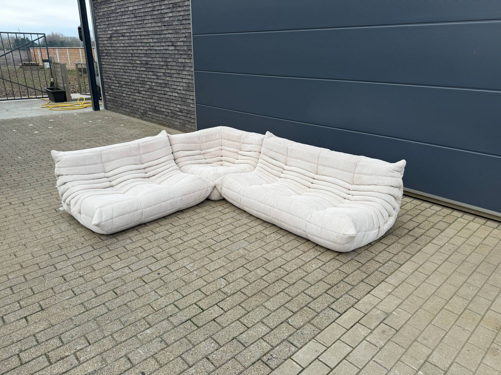 Original ligne roset togo set 3z, 2z + corner beige corduroy in new condition!!