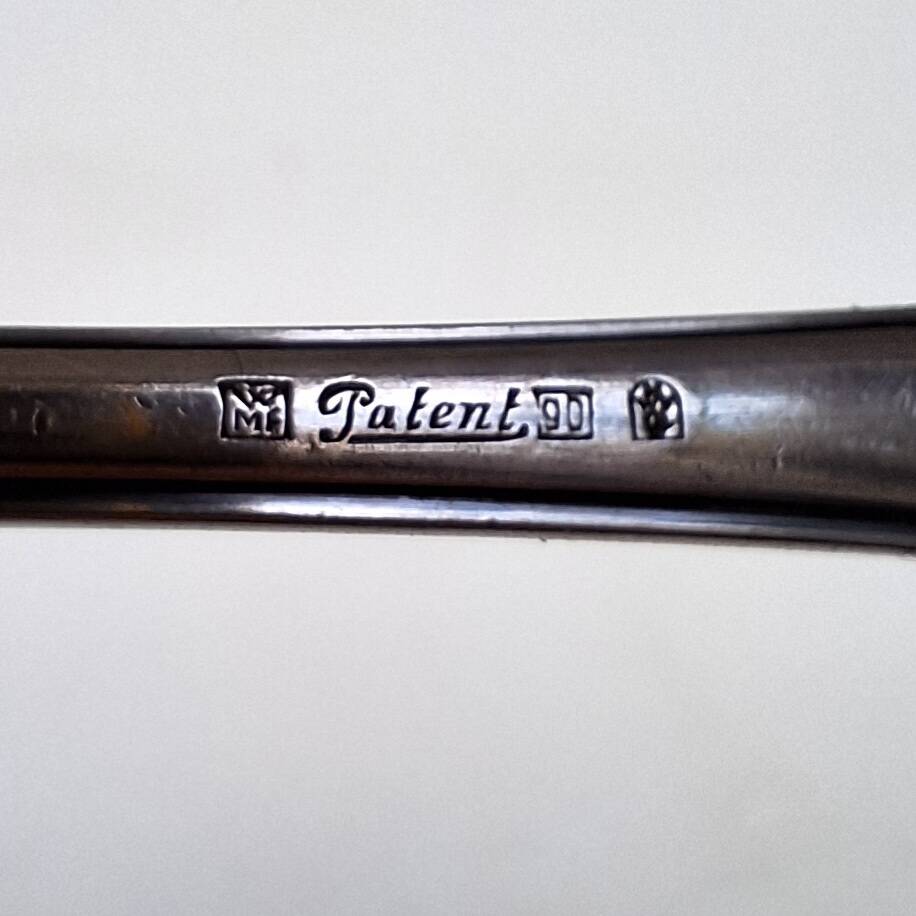 Set of small silver-plated metal forks