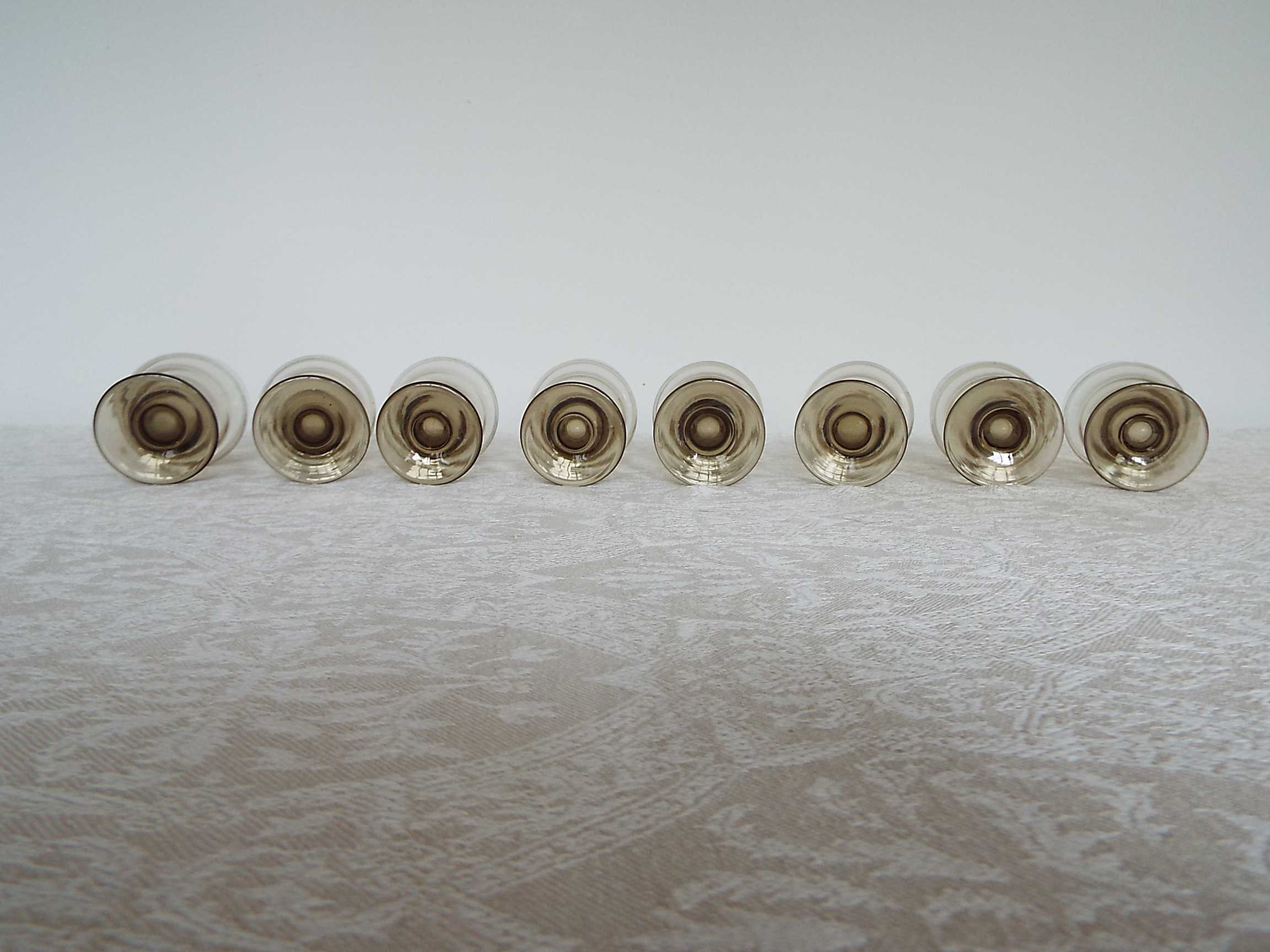 8 wine glasses in smoked glass 10cl