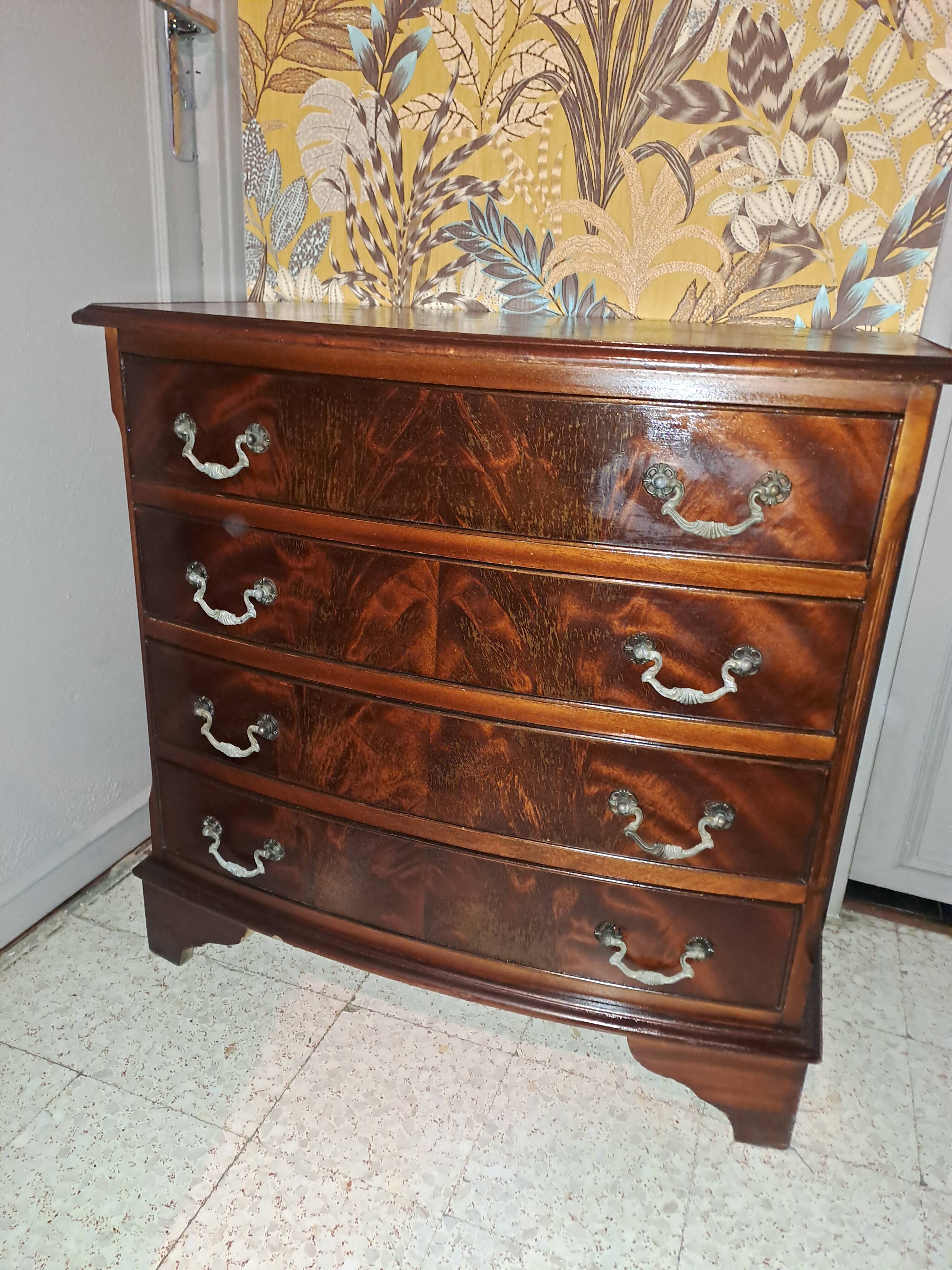 Varnished chest of drawers with rounded front with 4 drawers in classic baroque style 1880/1900