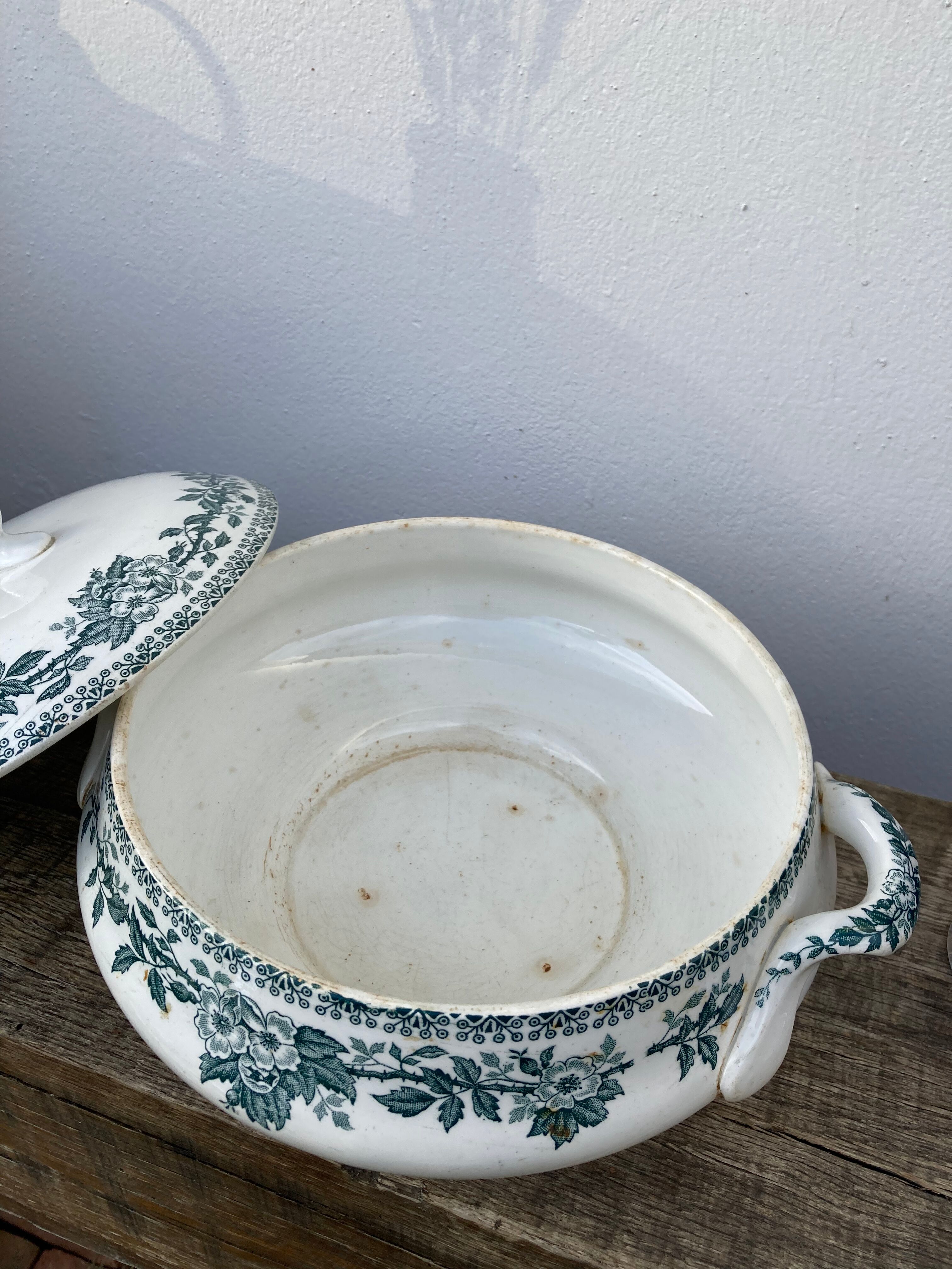 Iron earth tureen Saint Amand Guadeloupe ancient ceramic