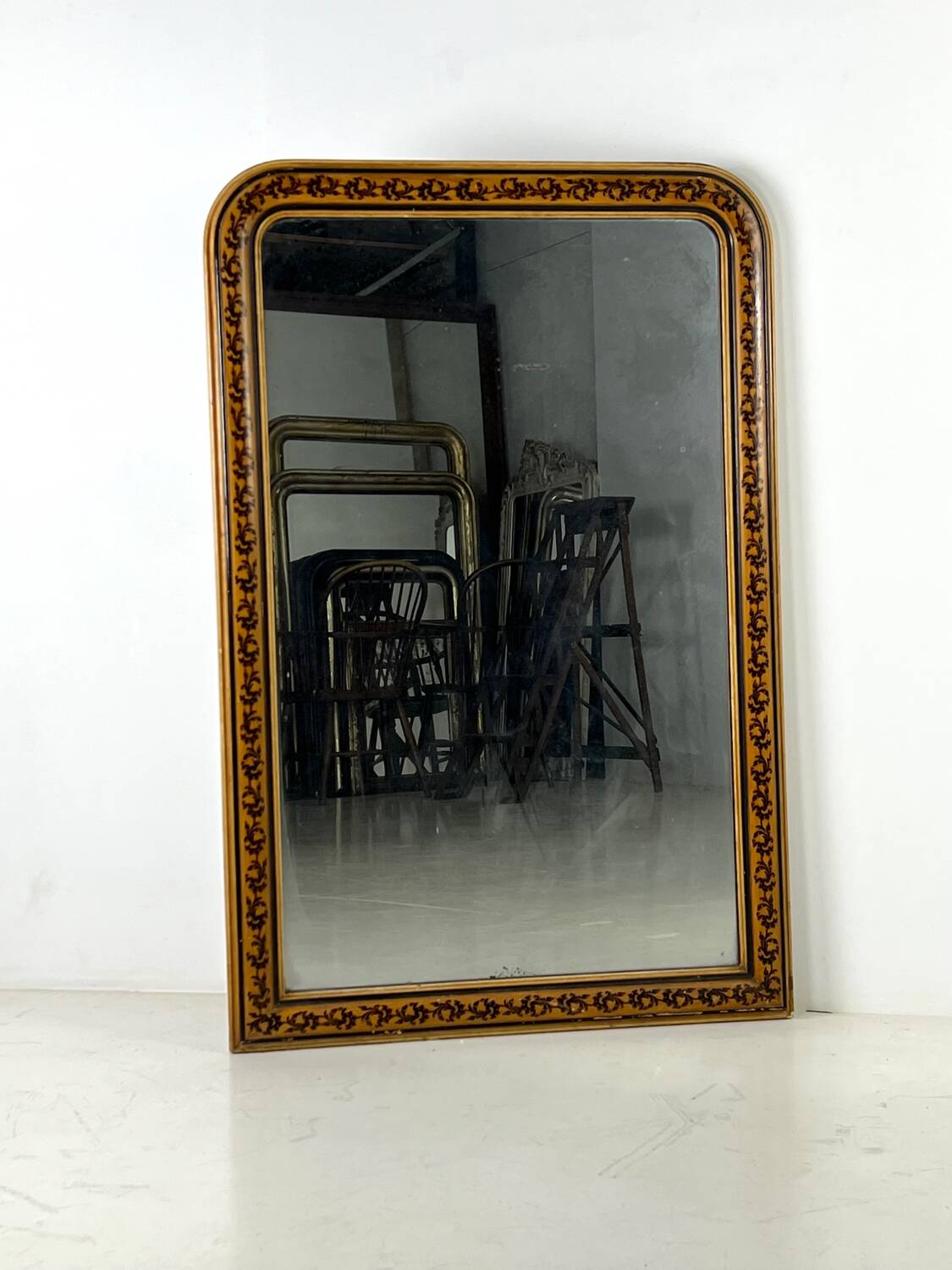 French mirror flower motive