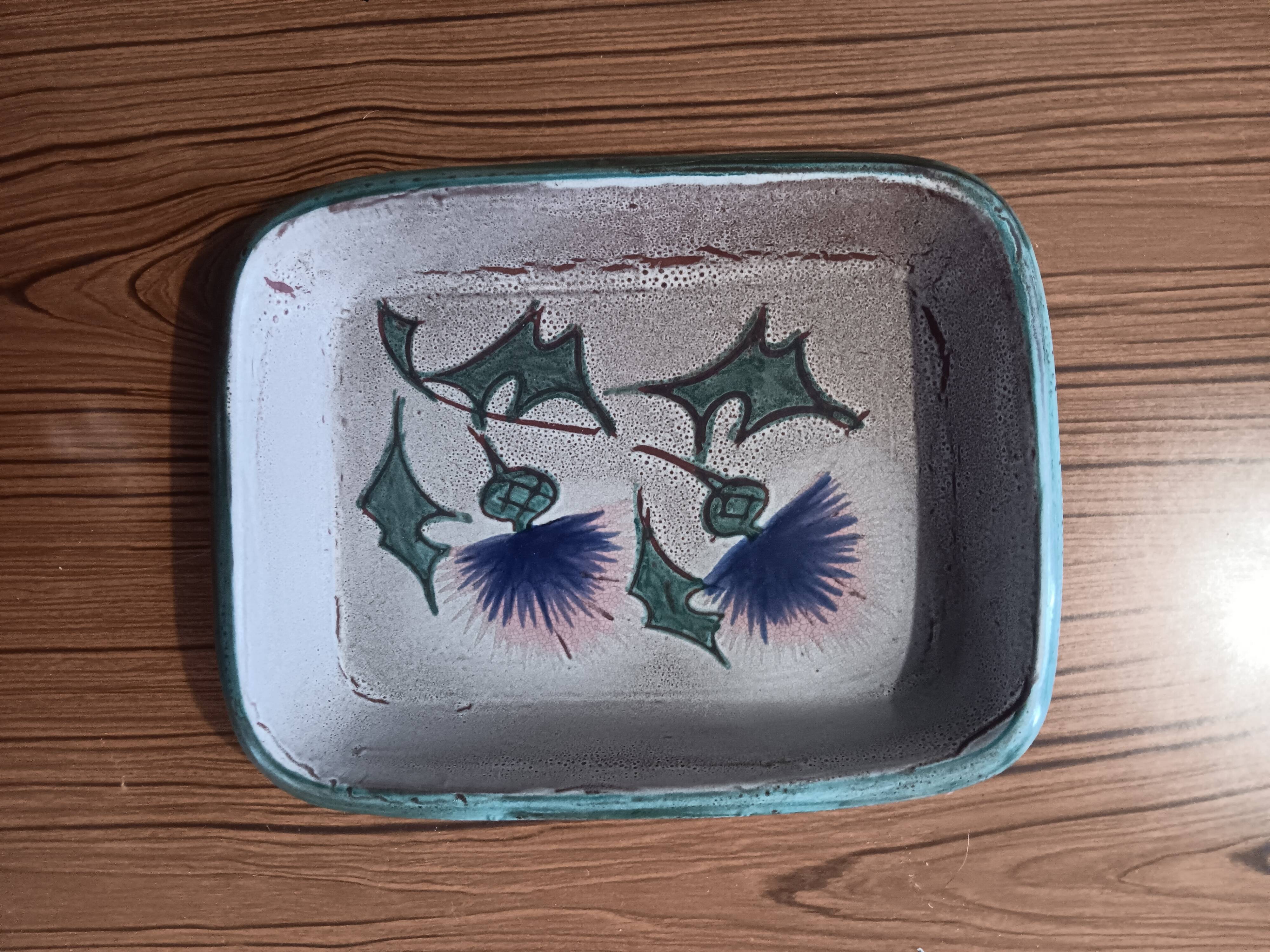 Vallauris thistle pattern dish