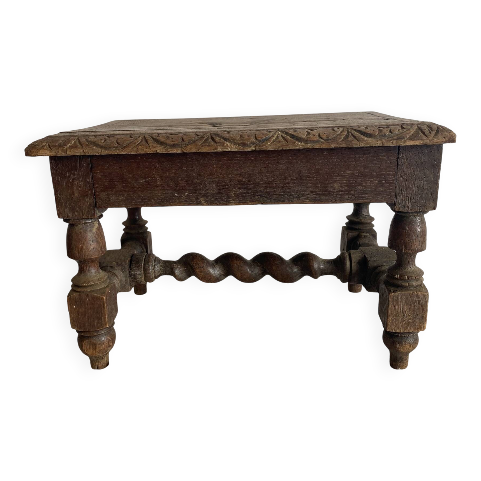 Ancien tabouret bas en bois tourné et gravé