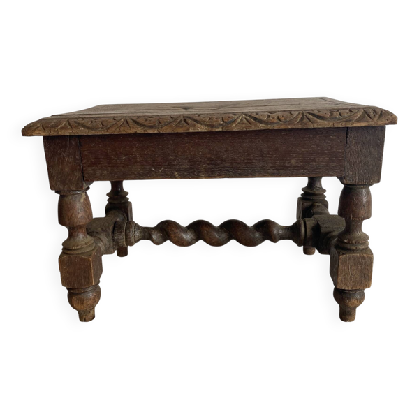 Ancien tabouret bas en bois tourné et gravé