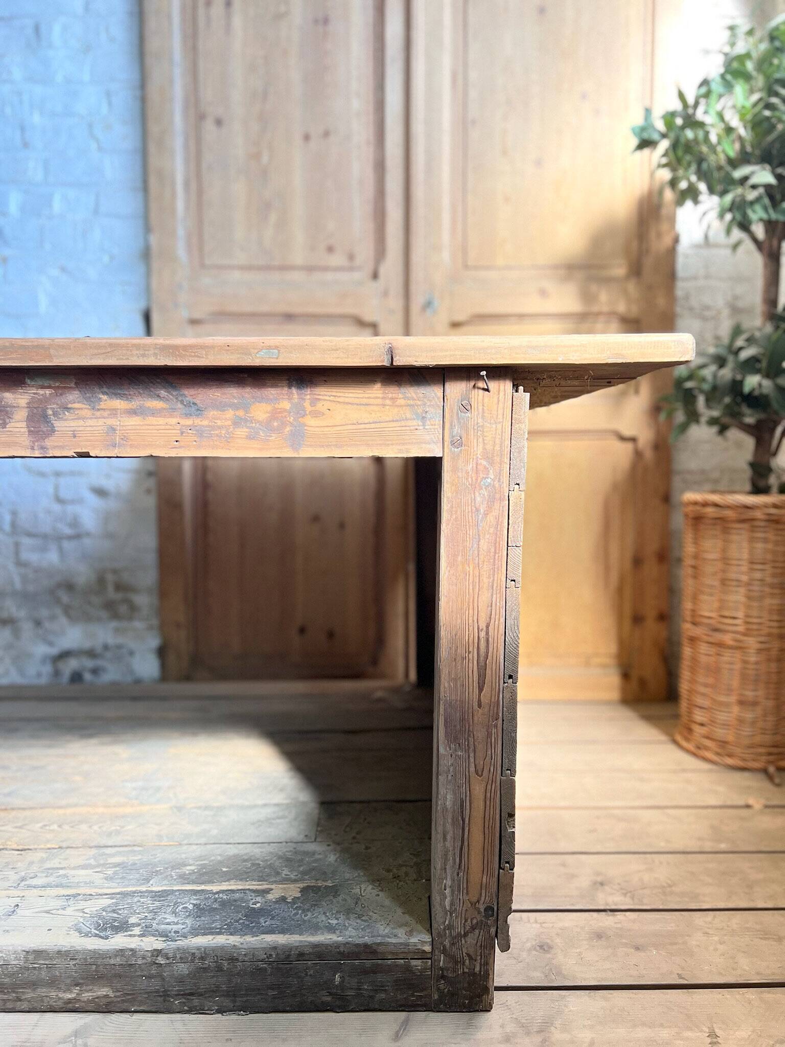 Old draper's table 4m30
