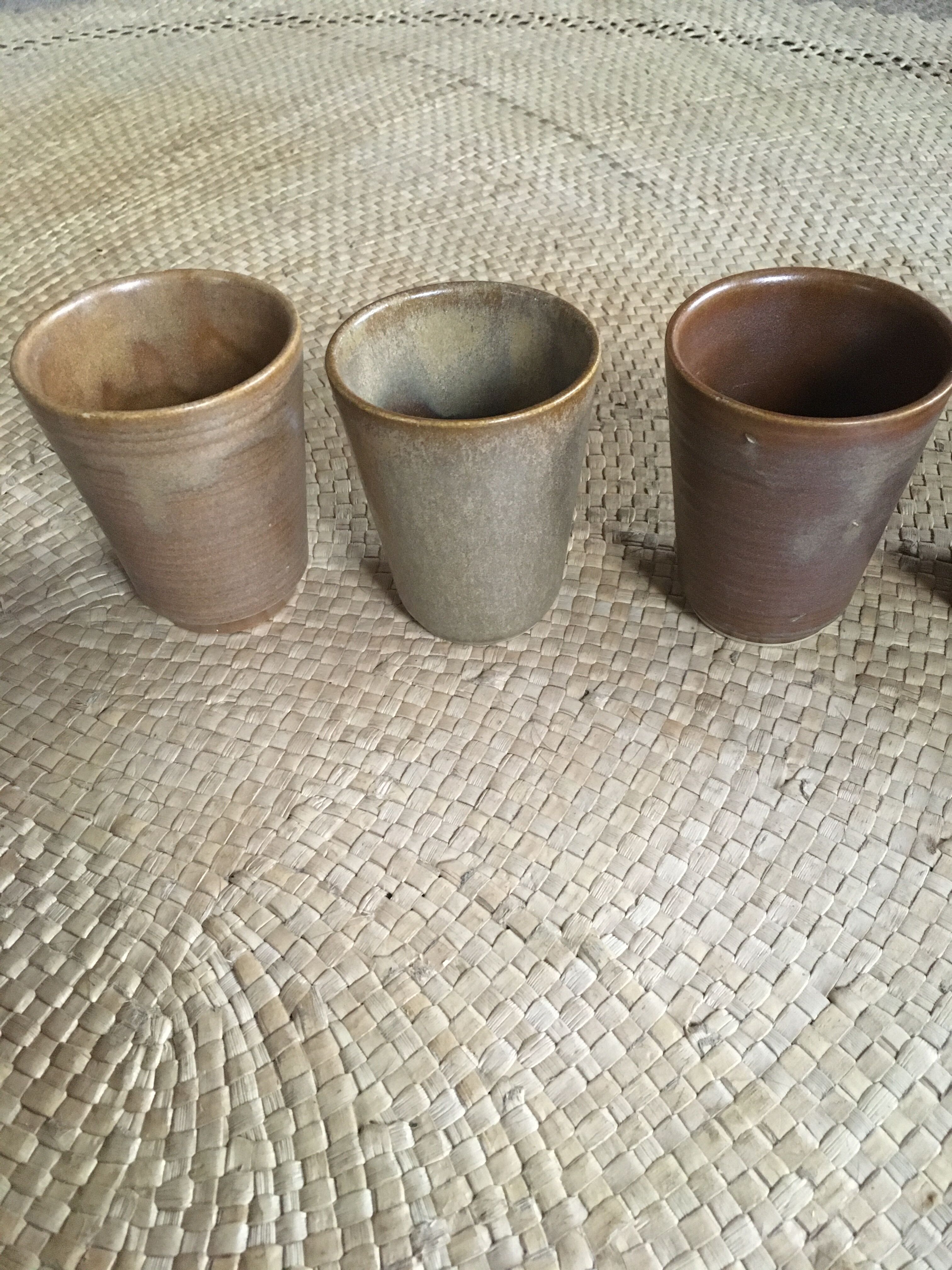 Series of 6 cups of sandstone