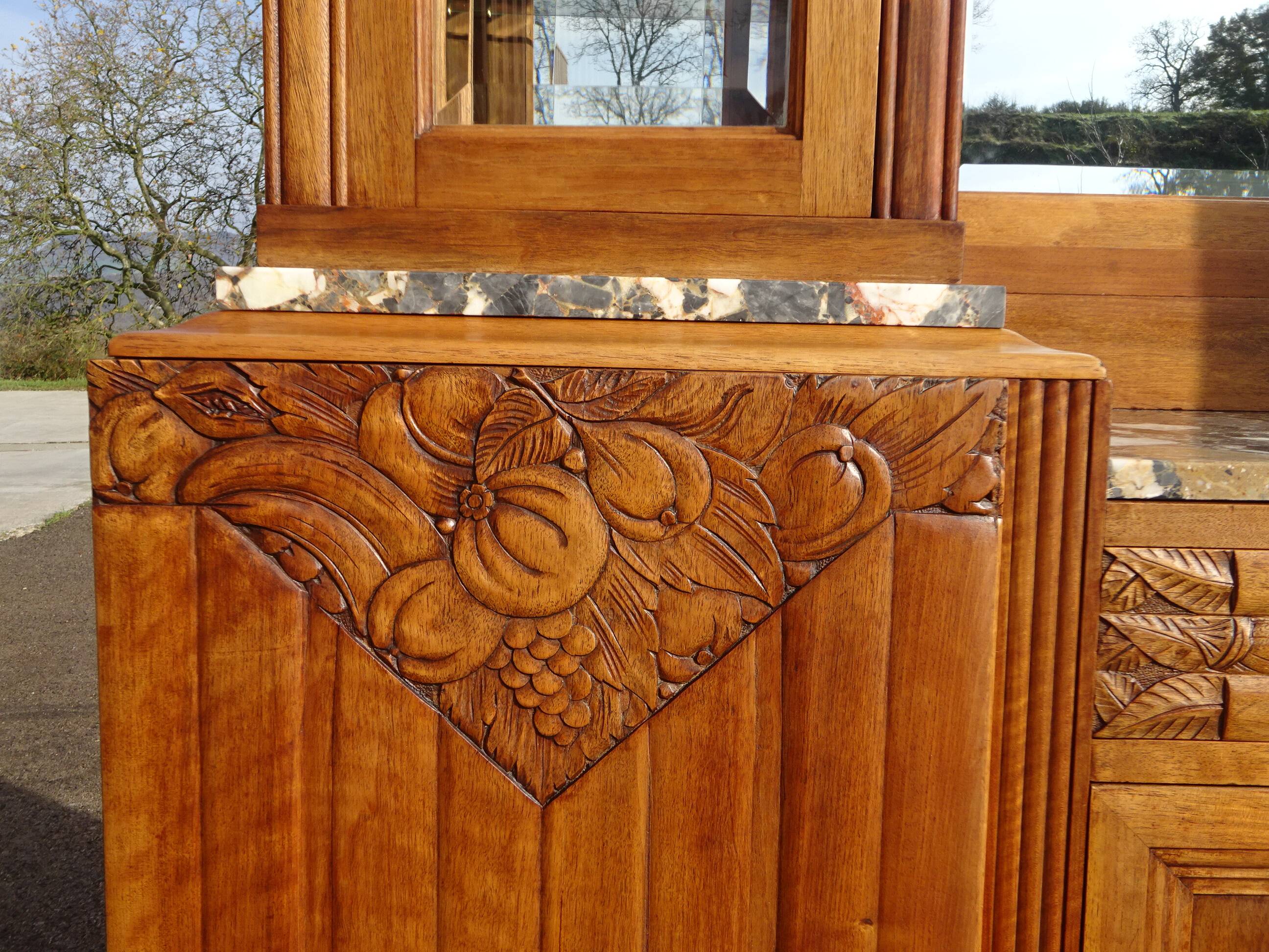 Buffet Art Déco en noyer avec marbres et guérites