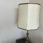 Lampe à poser vintage en bronze ciselé et abat-jour hexagonal
