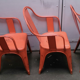 Chaise industrielle rouge