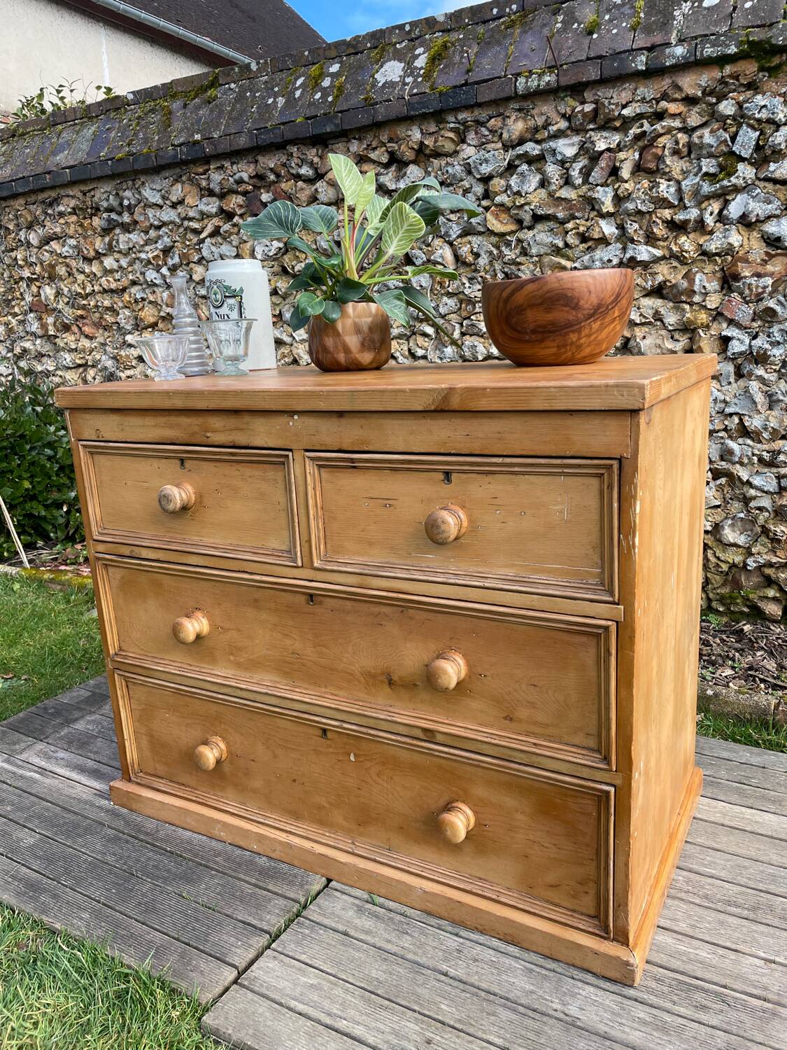 Commode ancienne en bois clair