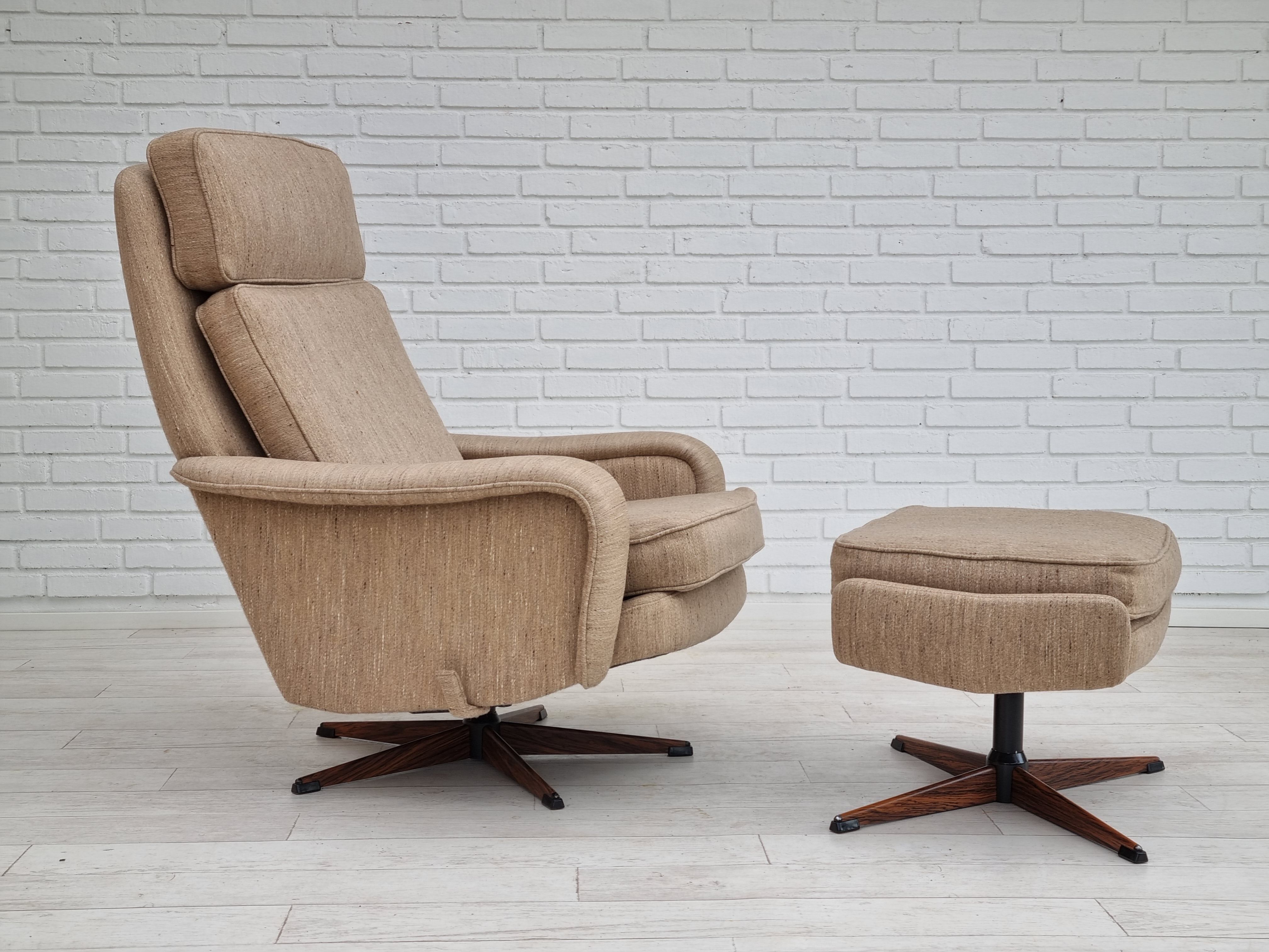 Fauteuil pivotant et son repose-pieds, laine
