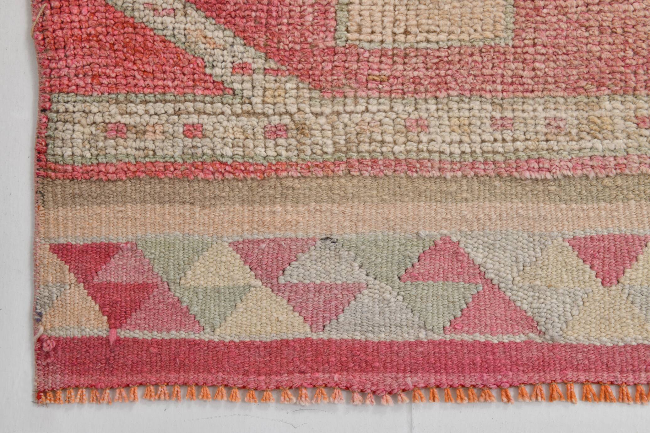 Tapis couloir vintage rose et vert pastel, charme bohème anatolien