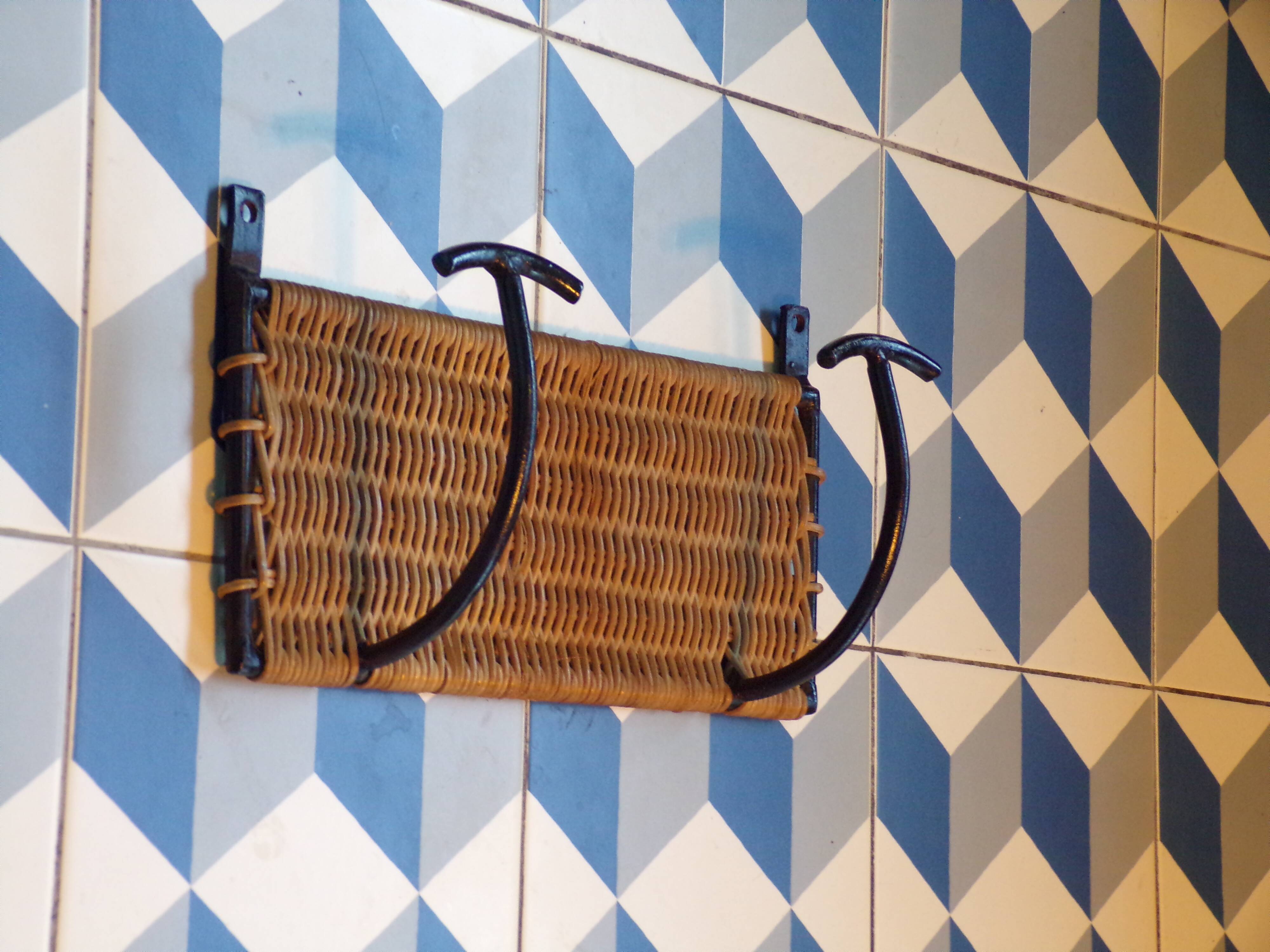 Porte manteau fer et rotin 1950