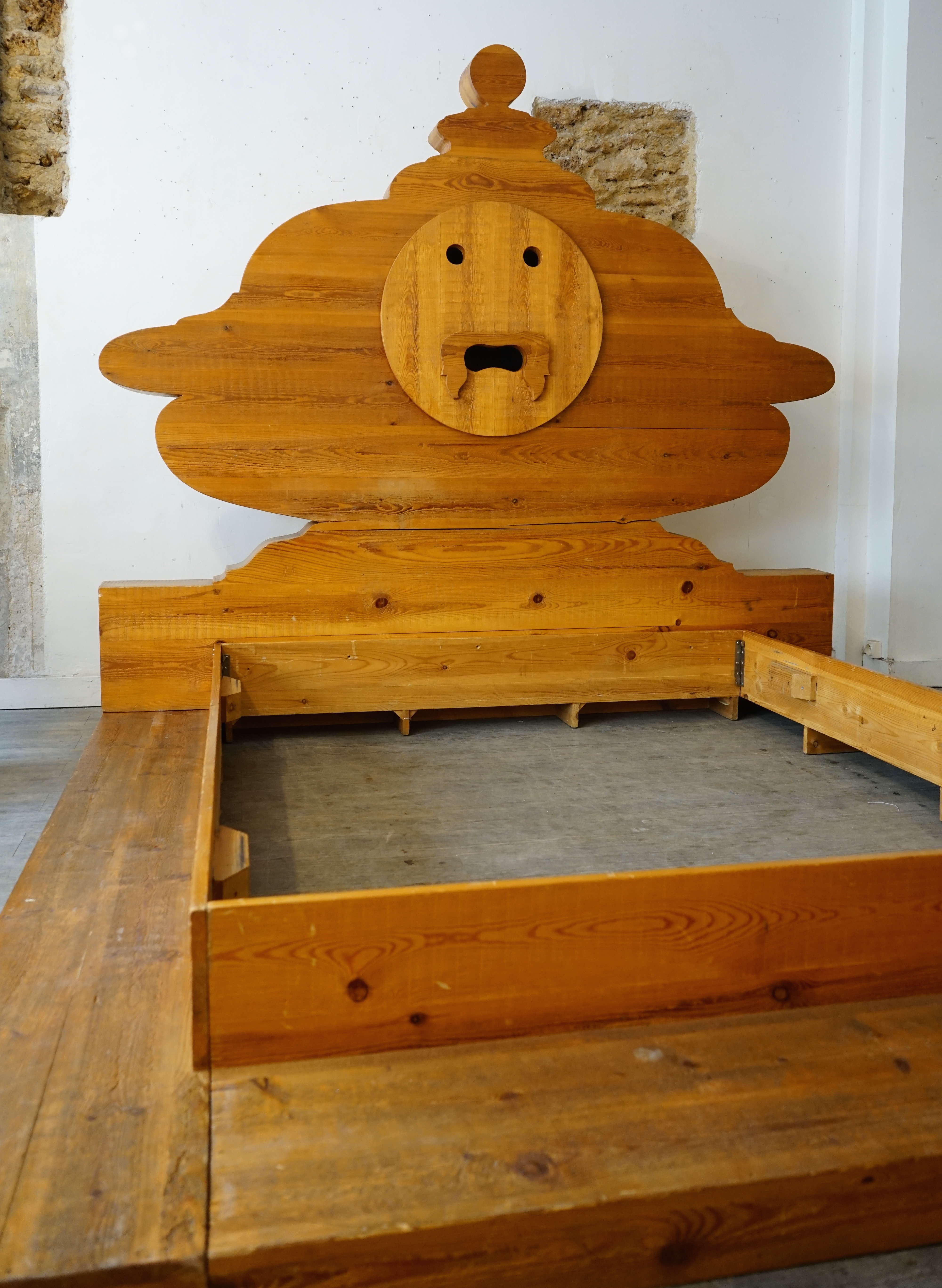 Bed frame of Mario Ceroli «Bocca della Verità»