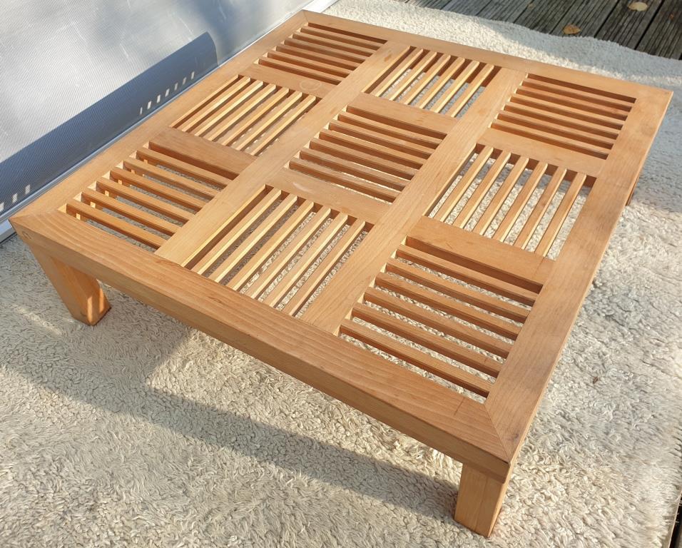 Coffee table 9 openwork checkerboards in solid beech