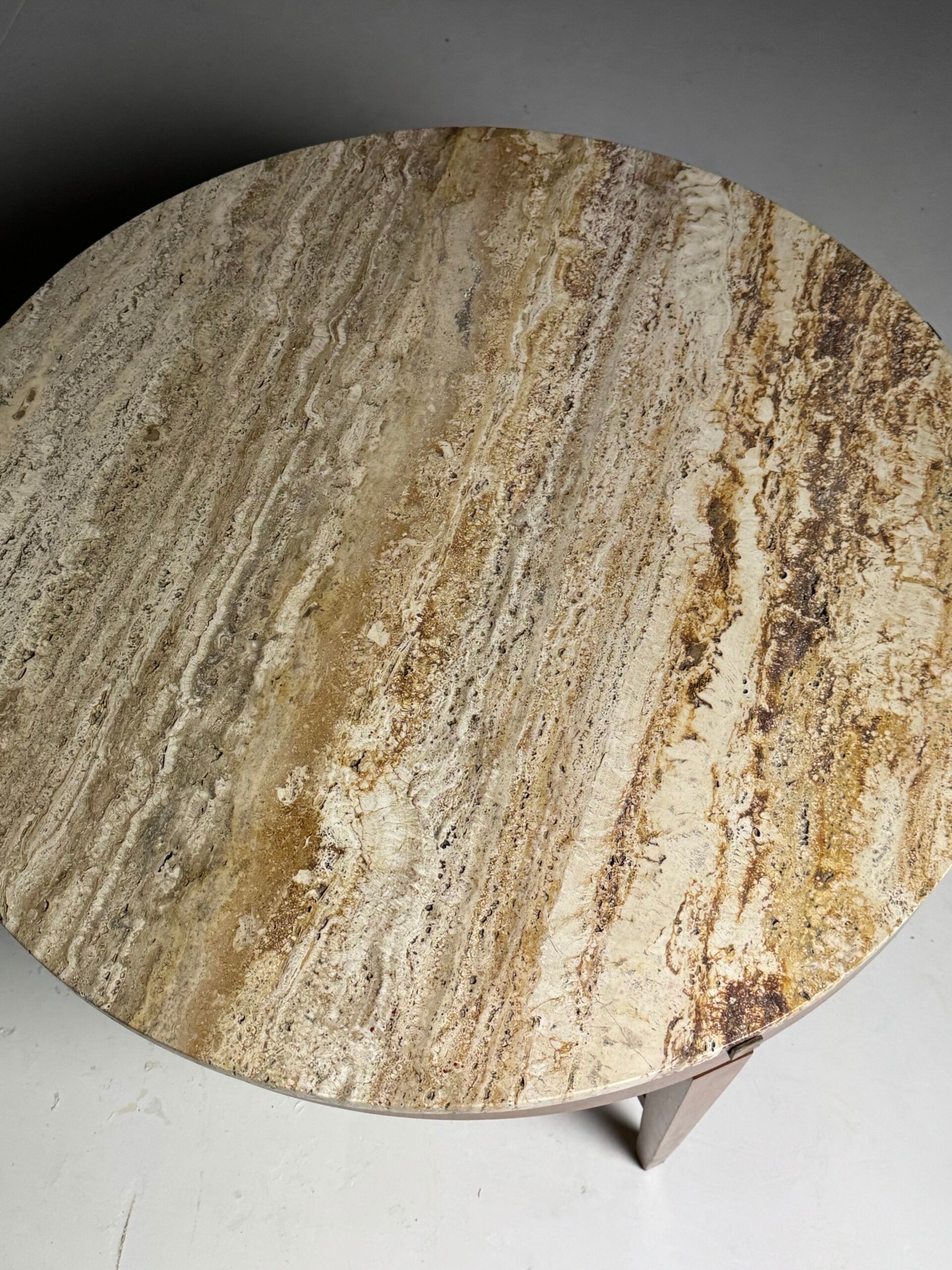 Table basse en marbre travertin