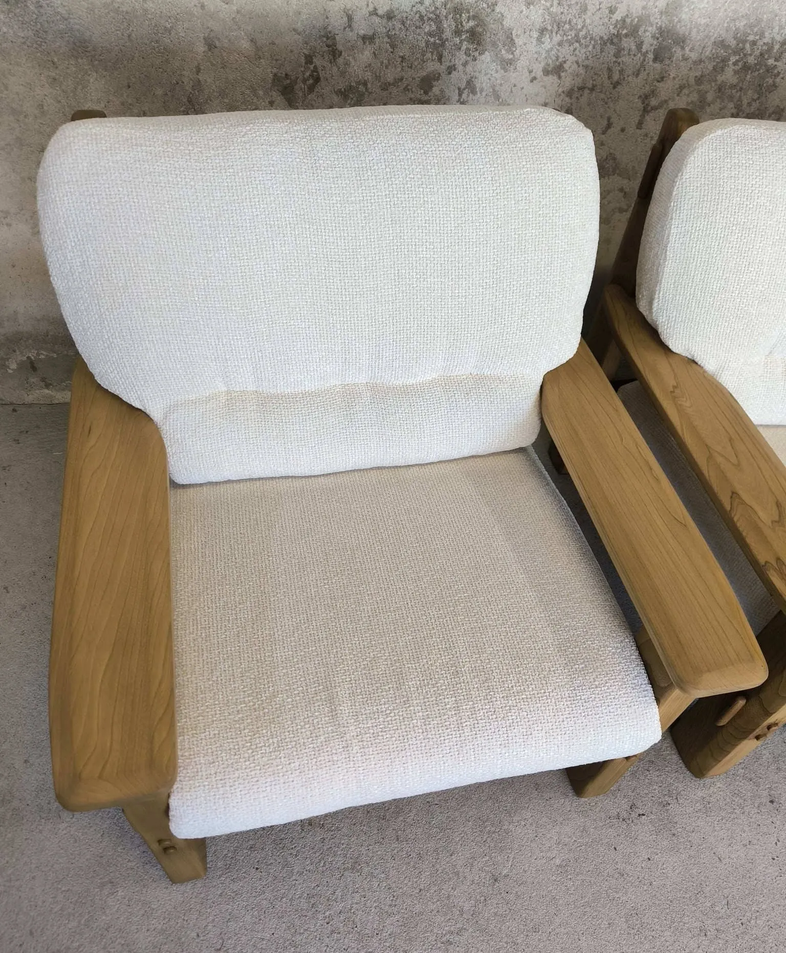 Paire de fauteuils vintage en orme massif