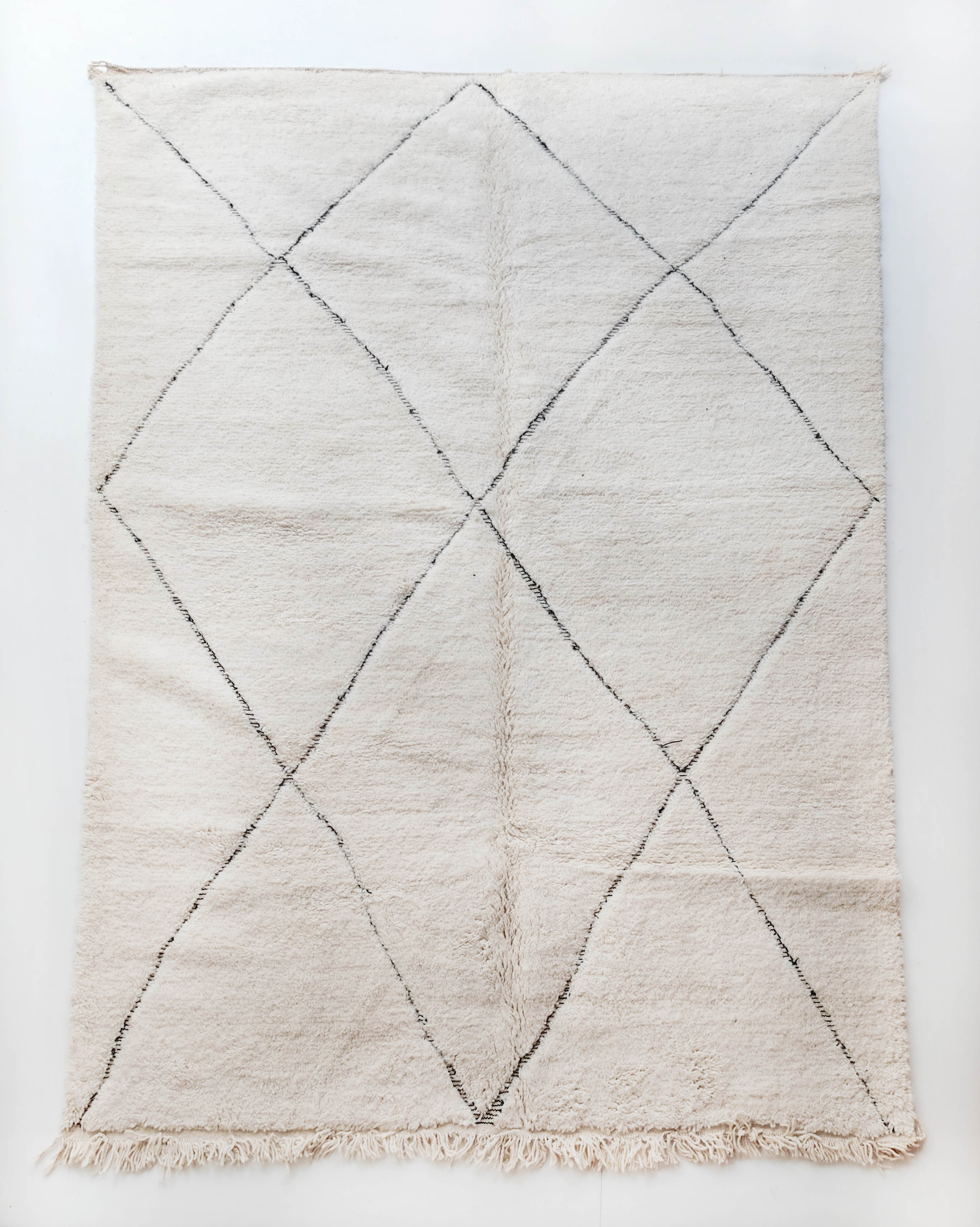 Moroccan Berber carpet Beni ouarain ecru with black diamonds engraved 295x198cm
