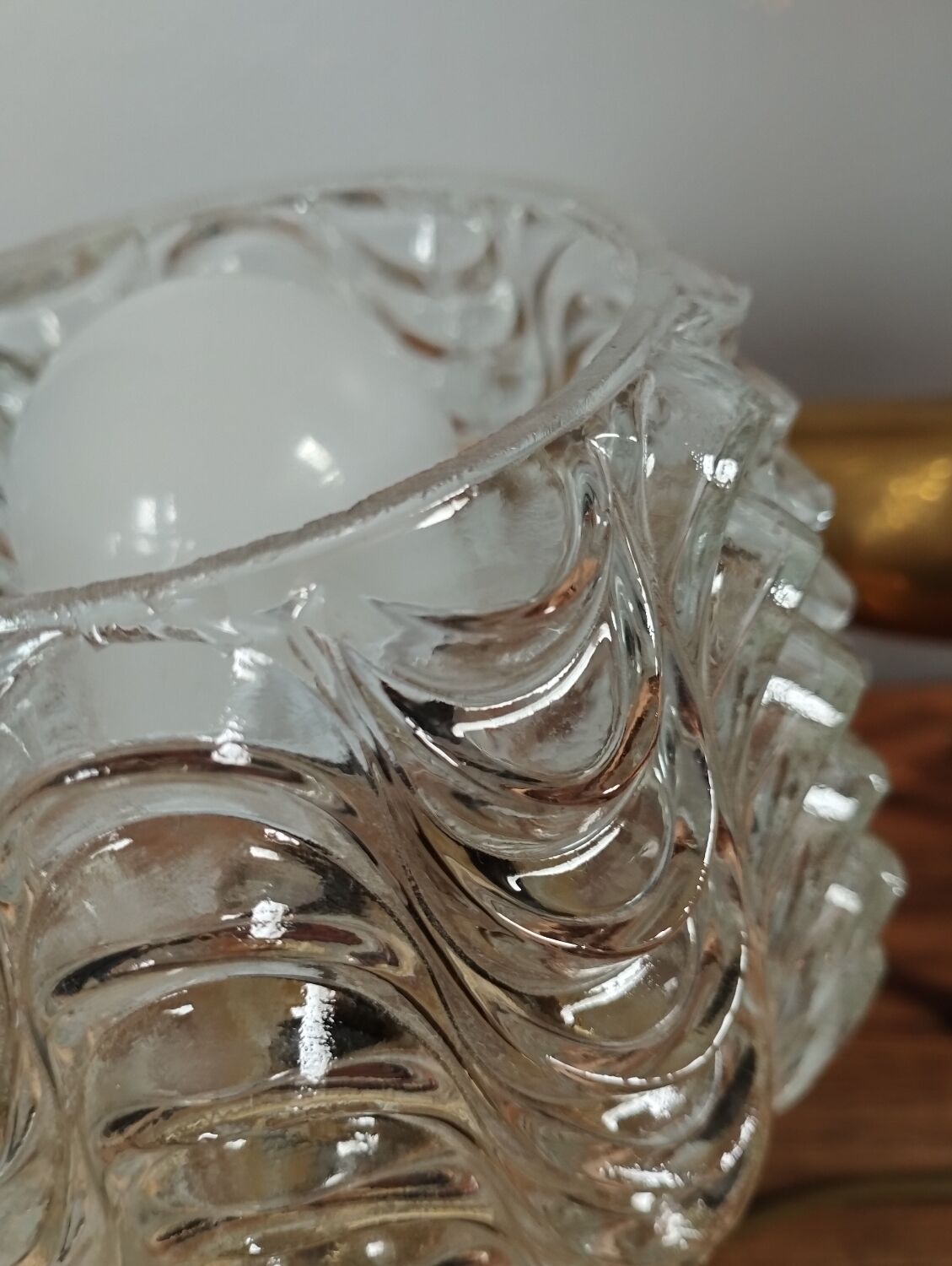 Golden metal foot lamp, twisted glass, vintage