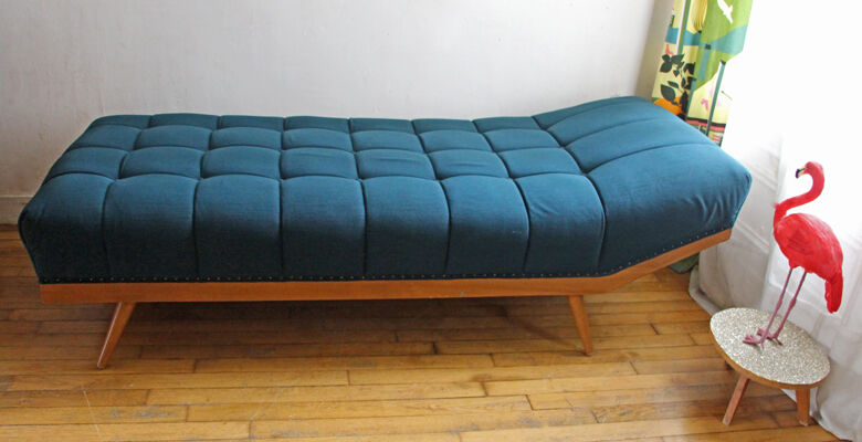 Seat style day bed years 50 feet compass