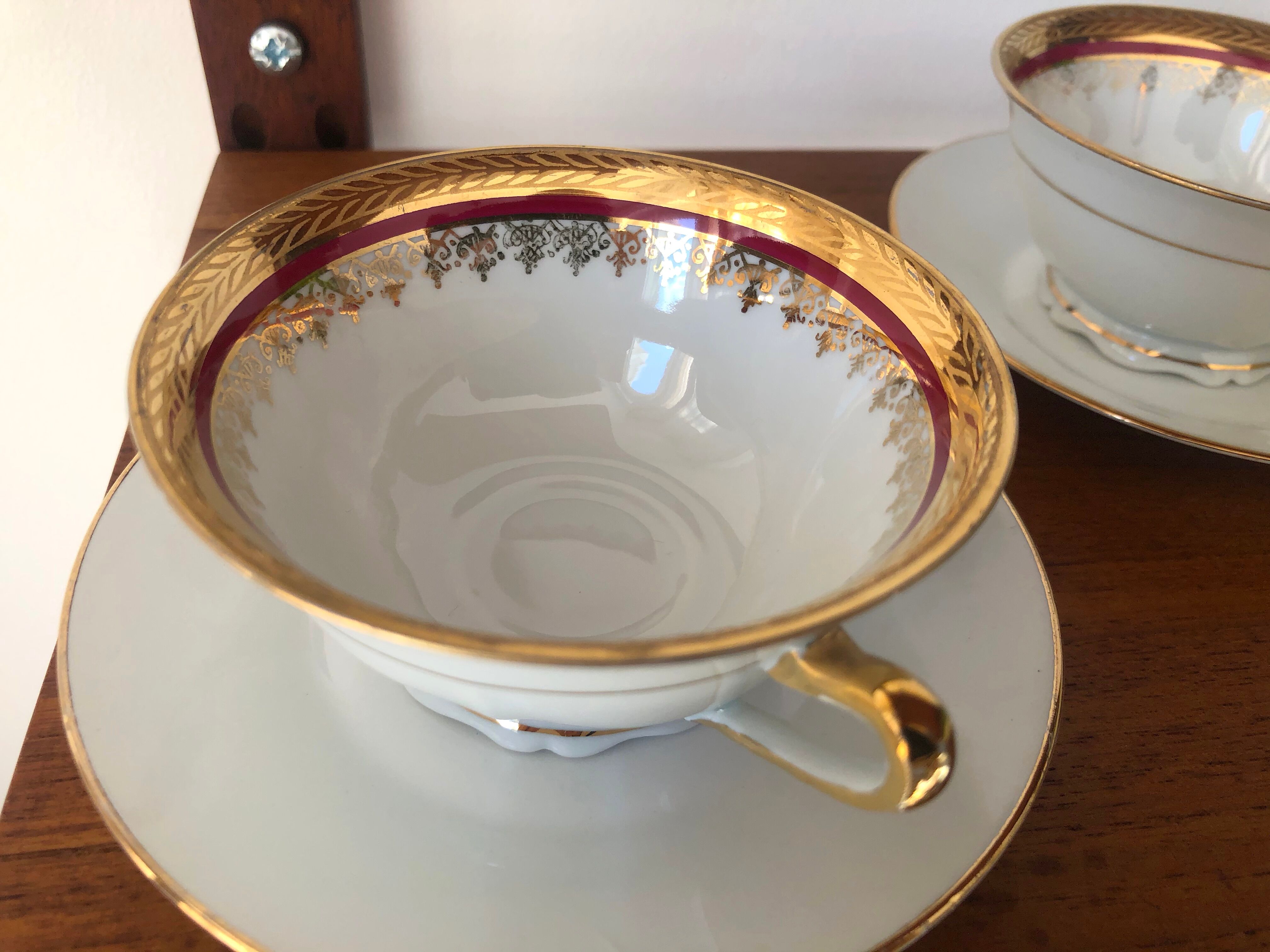 Vintage coffee cups made of fine Limoges porcelain - Raspberry and golden décor