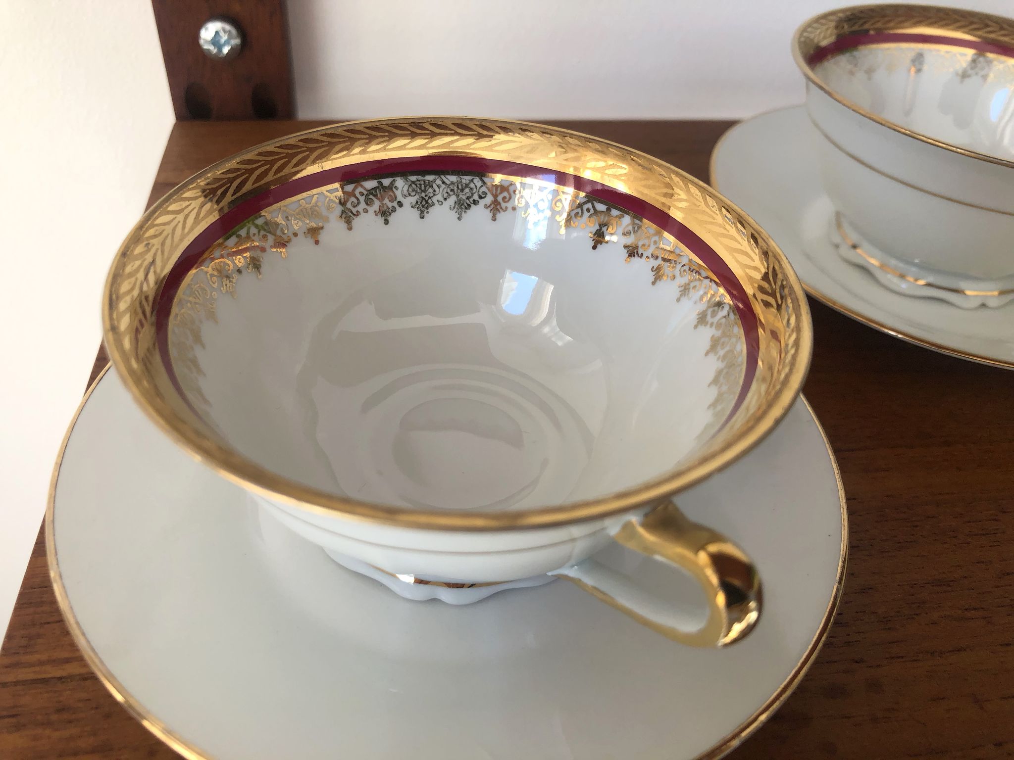 Vintage coffee cups made of fine Limoges porcelain - Raspberry and golden décor
