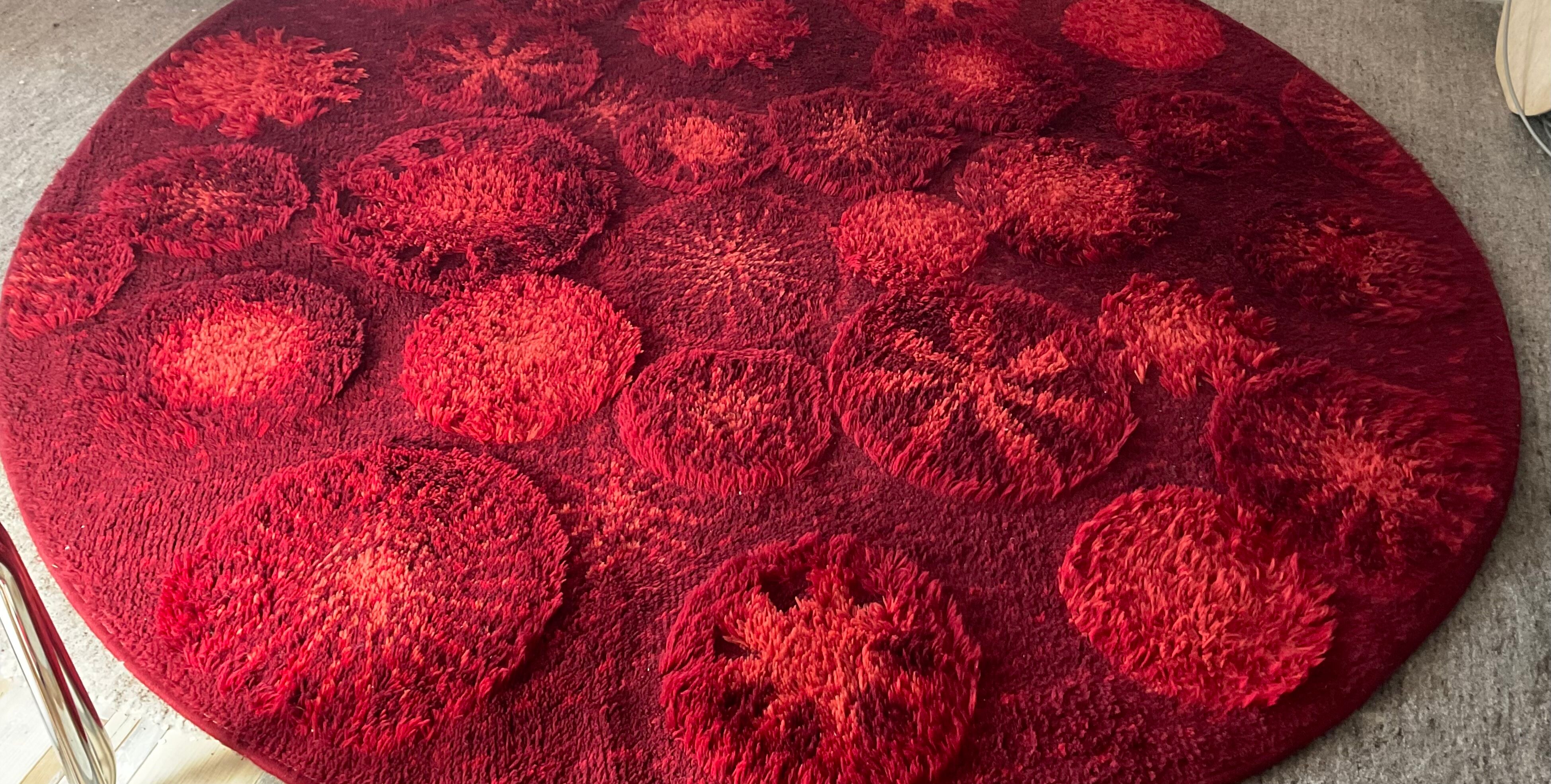 Round carpet 200cm from the 70s